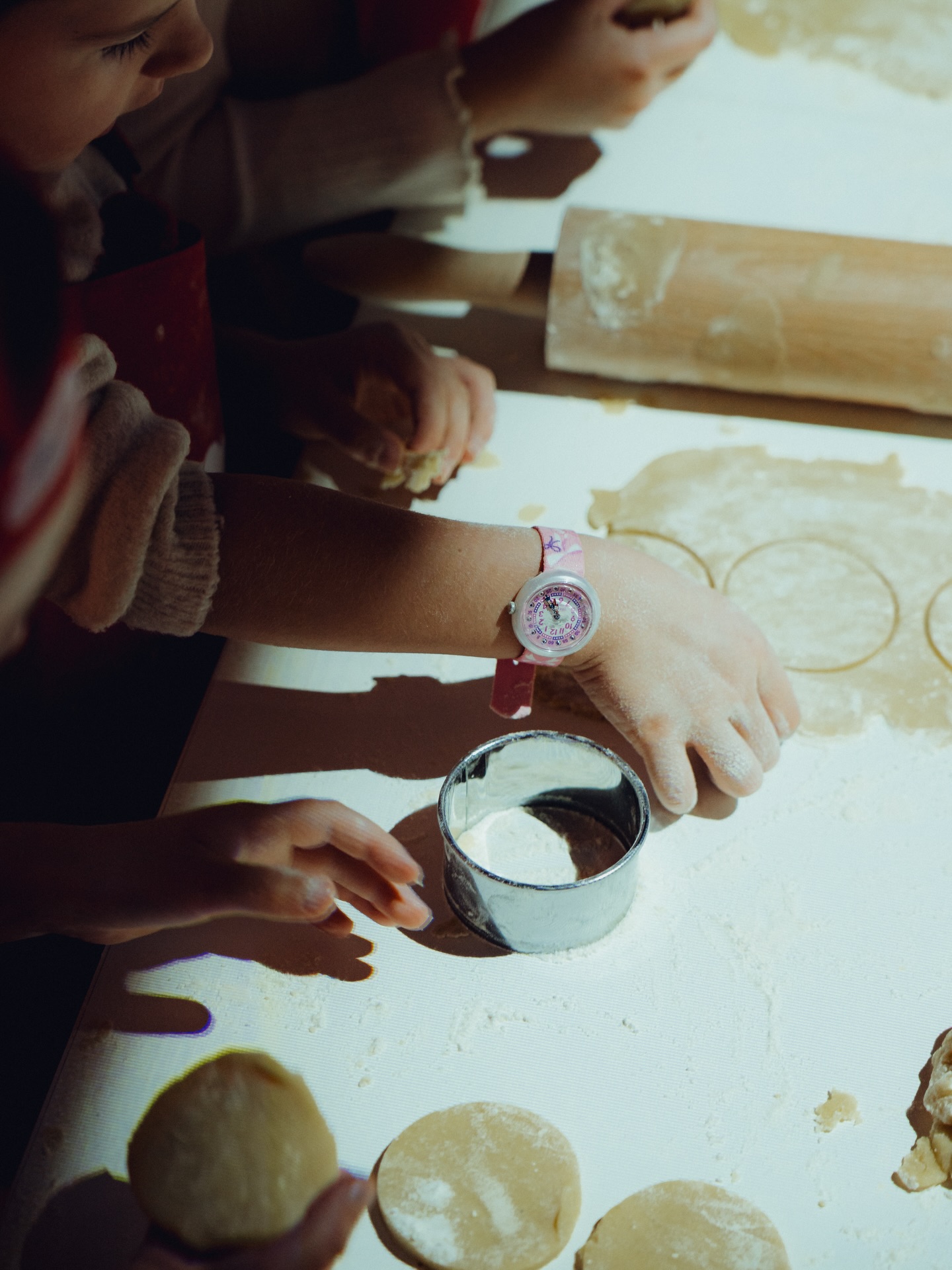 The Flik Flak Christmas Bakery proved one thing: when your target audience is kids, Christmas hits different. Cookies, crafts and colorful chaos turned the day into pure holiday magic. Little ones led the way, and every grown-up followed with sugar on their hands and a lot more festive spirit than they arrived with.
Foto Credit: @iamfloriandoppler