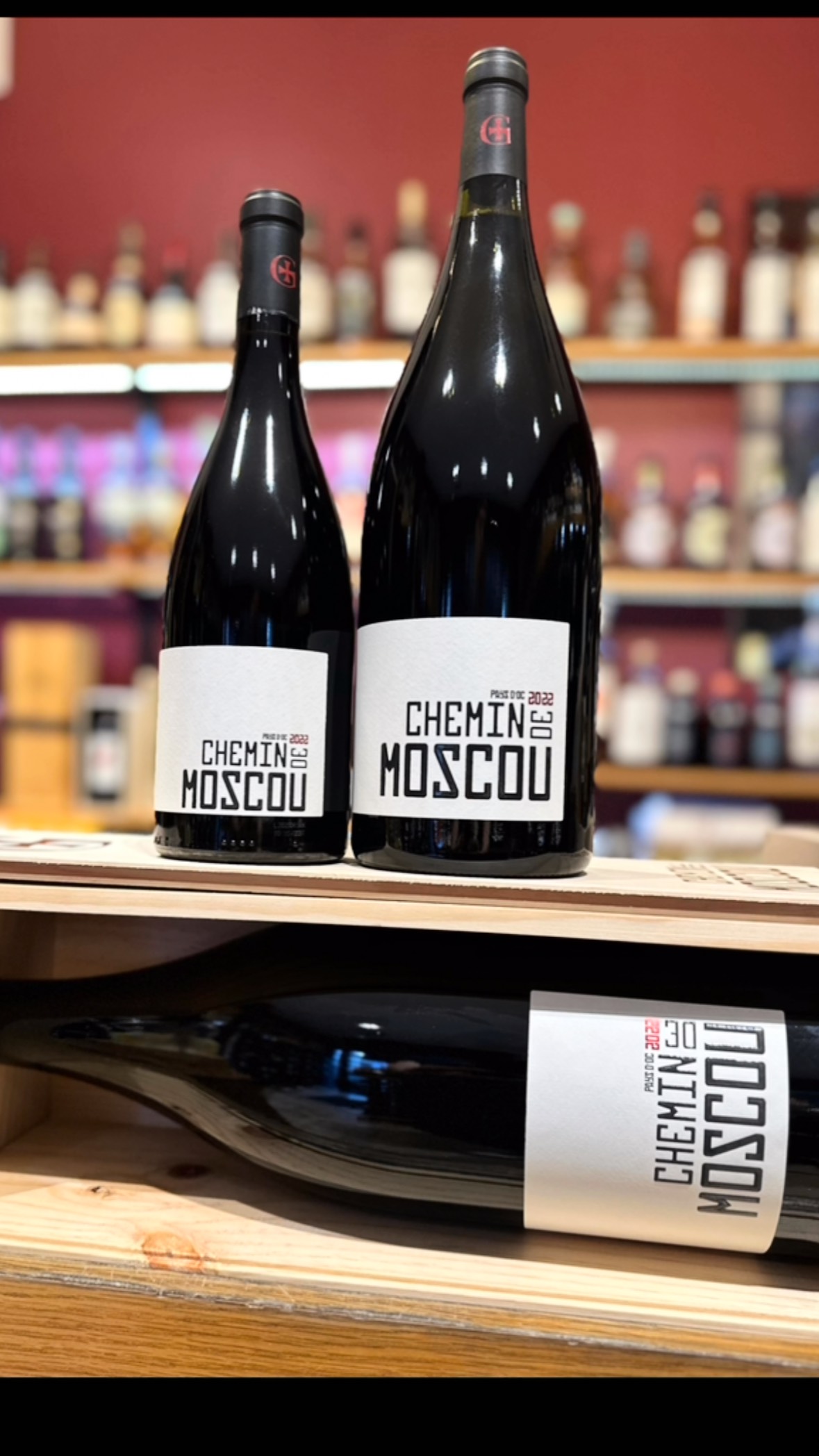 Le chemin de Moscou
(c’est l’adresse du domaine hein , vous excitez pas )
En bouteille de 75 cl, 150 et 300 cl
À consommer avec modération et sa cousine délectation.
#marcheforville #cannes #wine