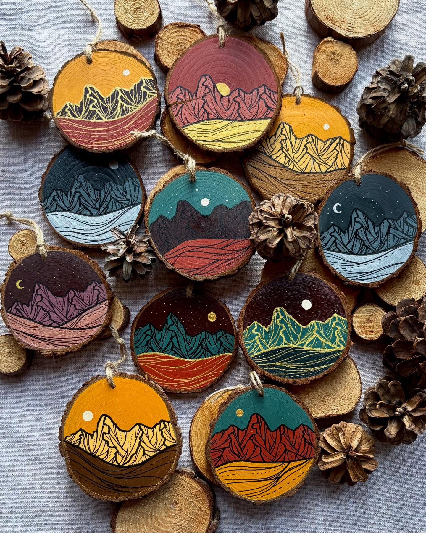 When a client asks if I’d be willing to take on a Tetons ornament commission… I say yes — and then somehow end up making twenty extras. ✨
Here’s what’s left of the Grand Tetons Ornament Collection (painted from the Idaho side).
Each piece is a unique wood slice, hand-painted, varnished for protection, and finished with hand-tied jute. Perfect for gifting or adding a little mountain magic to your own tree.
#woodsliceornament #mountainart #idahomade #handpaintedornaments