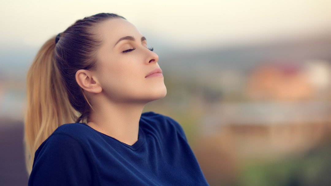 Feeling overwhelmed by a flashback? You're not alone. Discover how trauma breathing techniques can help you regain control and calm your mind. Link in Bio