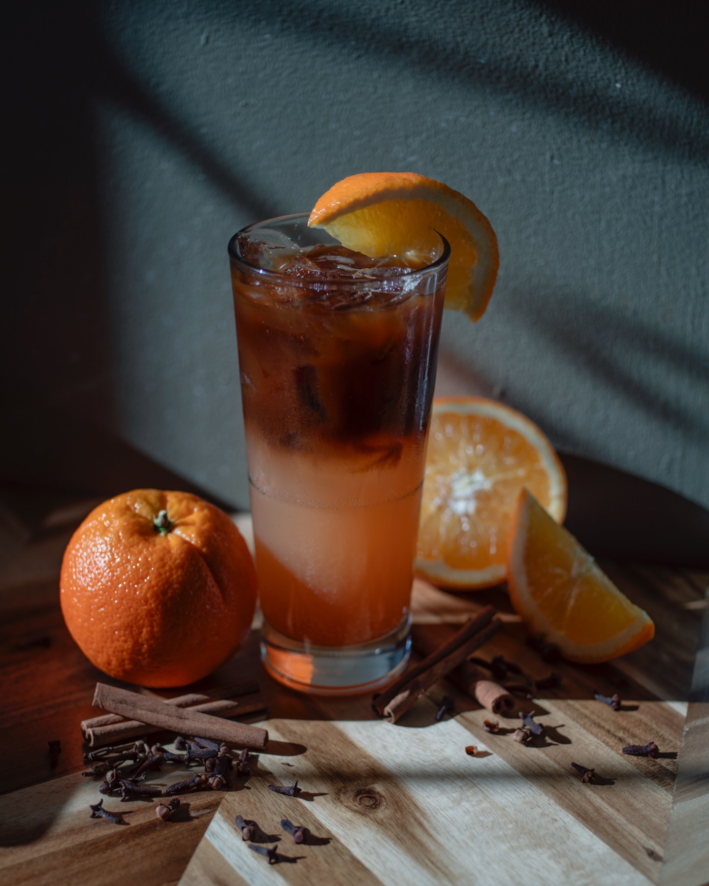 The same tonic you love.
Now with a twist.
Spiced Blood Orange Espresso Tonic.