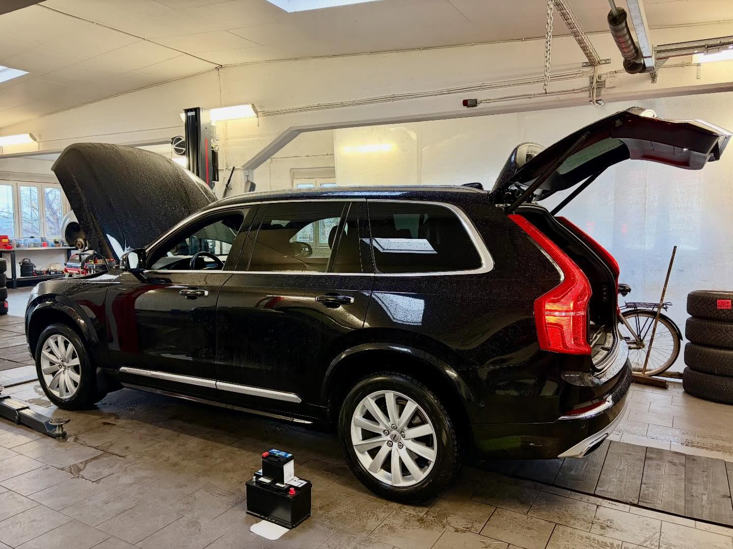 Batteribyte på en fin Volvo XC90.
Vi passade även på att byta supportbatteriet för optimal drift och system för vara 100%.
#service #xc90 #volvo #verdex #kundnöjdhet