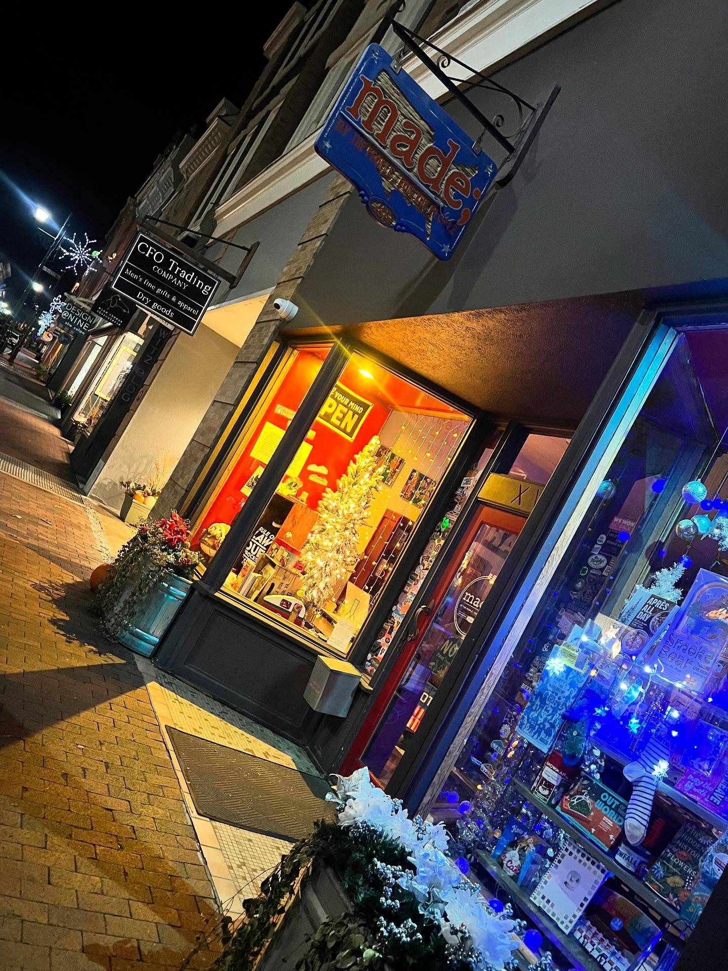Hope everyone had a wonderful day, we’re thankful for YOU & the elves who decorated the store windows tonight! Open tomorrow (FRI) 11-7, and Small Business Saturday 10-7! Can’t wait to see you!🥰#BeginningToLookAlotLikeChristmas #HappyHolidays #LoveStaunton #ShopSmall