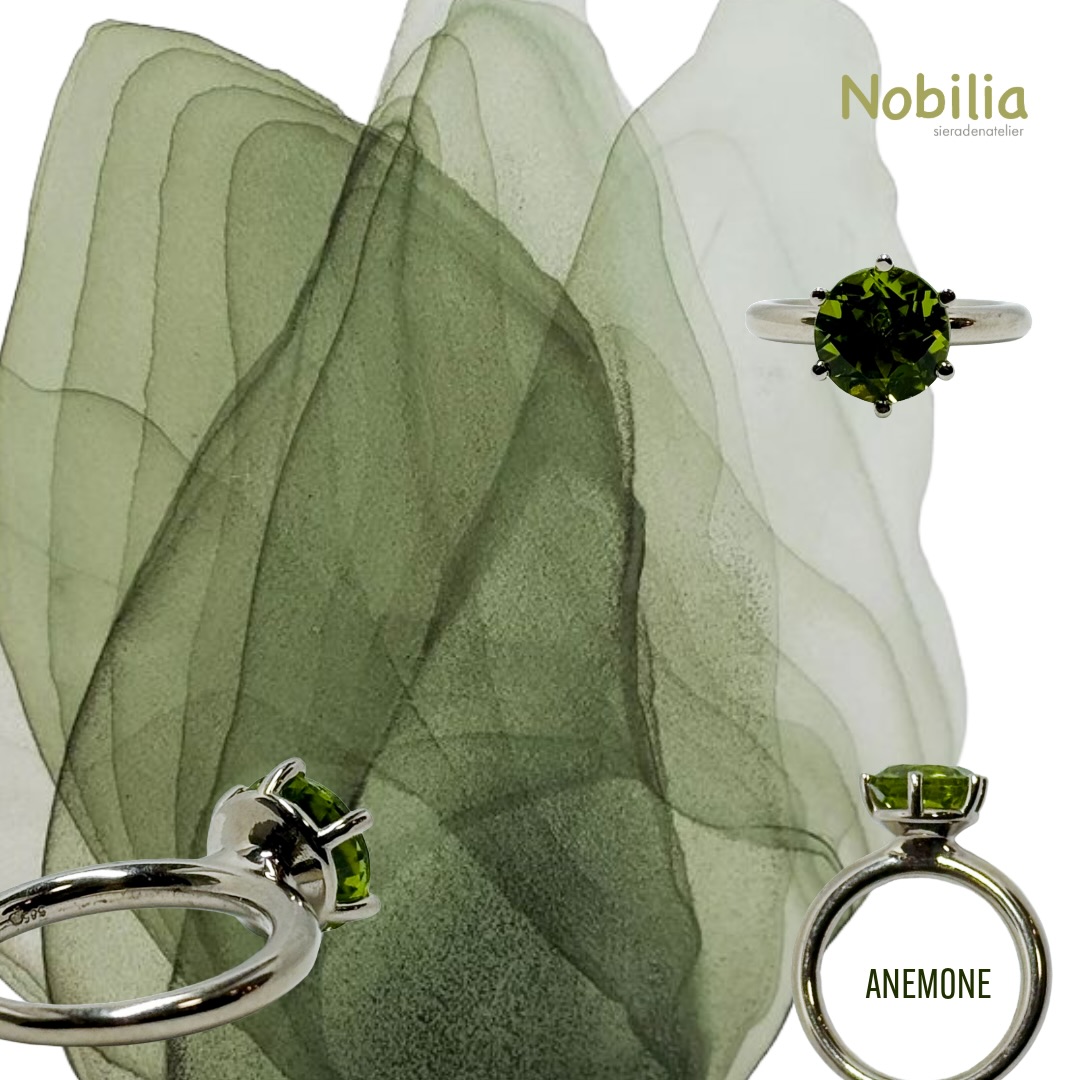 Anemone Ring
Een tijdloos, verfijnd ontwerp met peridoot 10mm— handgezet in ons atelier. Een elegant, modern ontwerp dat subtiel straalt — ideaal voor wie houdt van understated luxury met karakter.
Een steen naar wens kan in al onze collecties worden verwerkt.
Ontdek deze en andere unieke stukken in ons atelier aan de Korte Jansstraat in Utrecht.
#nobiliasieradenatelier #nobilia #utrecht #juwelierutrecht
#goudsmidutrecht #designjewellery #peridoot #peridootring
#witgoud #handgemaaktesieraden #anemonering
#edelsteenring #kerstcadeau #kerstinspiratie
#finejewelry #slowjewellery #vakmanschap #hedendaagsesieraden