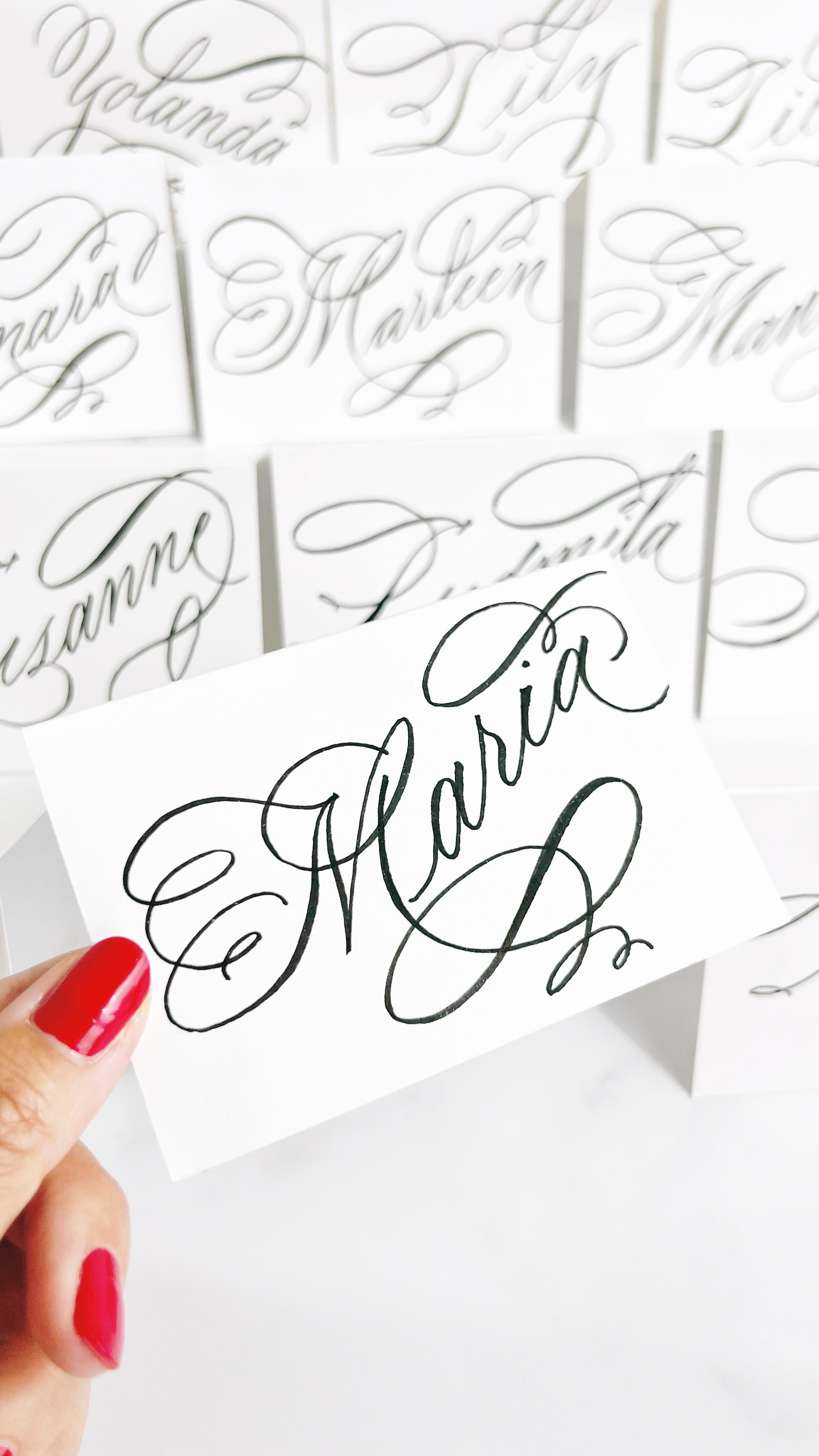 There’s something magical about how calligraphy slows everything down,
helping you breathe, unwind, and connect with your creativity.
I loved guiding a relaxing and inspiring workshop in the local library @bibliotheekleidschenveen
A perfect place to escape the rush and let the brush pen do its calming work 🧘🏻♀️
Before the workshop began, I created a personalized name card for each participant. Nothing says welcome quite like knowing you were expected and that your host put care into every detail to make you feel at home.
#calligraphyworkshop #lerenkalligraferen #brushletteren #kalligrafie #calligraphyvideo #kalligraferen #brushpencalligraphy