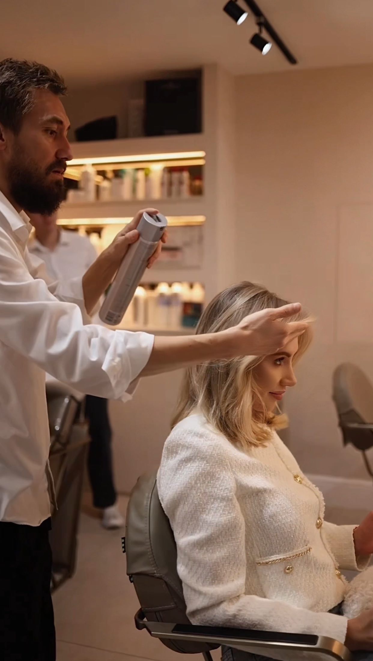 Get ready with us for the festive season ✨
From glam waves to glowing evening makeup — we’ve got you covered.
Blow-dry starting from £35
Evening makeup — £95
Book your holiday glam through our website or DM 🤍