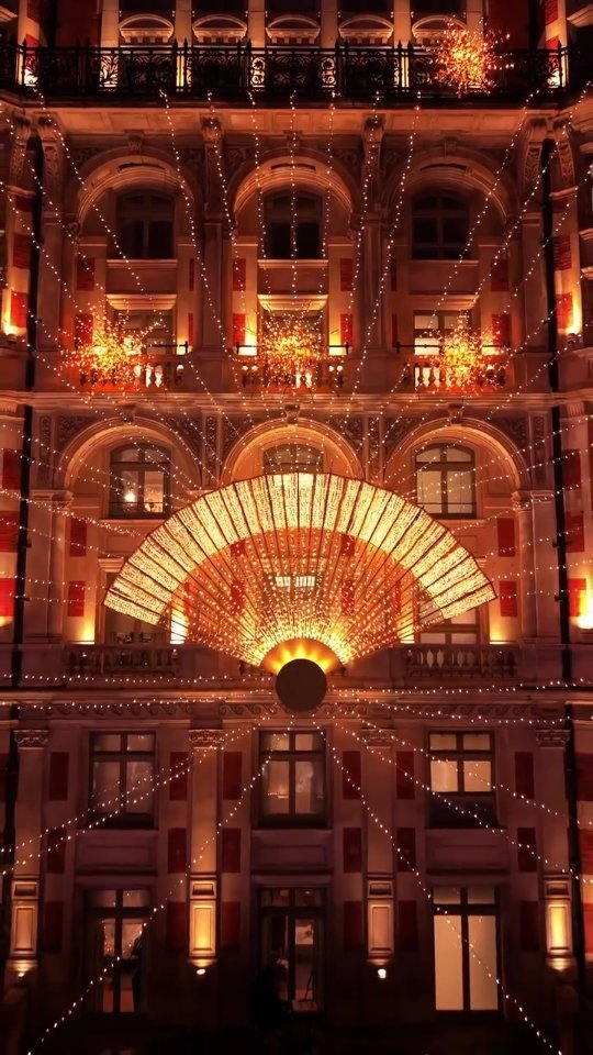 Exceptional moments begin at @mo_hydepark
⠀
This season, explore the partnership of two iconic names – Mandarin Oriental Hyde Park, London and @debeersofficial – brought together by their shared artistry and timeless elegance
⠀
Experience the @hydeparkwinterwonderland in nearby Hyde Park with two unlimited all-day access tickets
⠀
Celebrate the season with a memorable festive family getaway, complete with delightful gifts, bespoke amenities for young guests, and a host of seasonal surprise
⠀
Indulge in festive dining at outstanding restaurants and bars:
⠀
Celebrate the season at @theaubreylondon, where festive dining takes on an elevated izakaya twist
⠀
At @dinnerbyhb discover a journey where heritage meets modern artistry, and every meal becomes a celebration of seasonal refinement
⠀
At The Rosebery, the season continues with the De Beers London Festive Afternoon Tea
⠀
Raise a glass to the season with The Enchanted Lotus at the Mandarin Bar
⠀
Enjoy access to ‘12 Days of Craftmas’ activations, available throughout the festive season - from bespoke fragrance blending and wreath-making with in-house florist Moyses Stevens to festive ornament designing
⠀
➡️ Get in touch with our Luxury Travel Specialists on +44 746 786 23 53 | reservations@serenitymiles.com