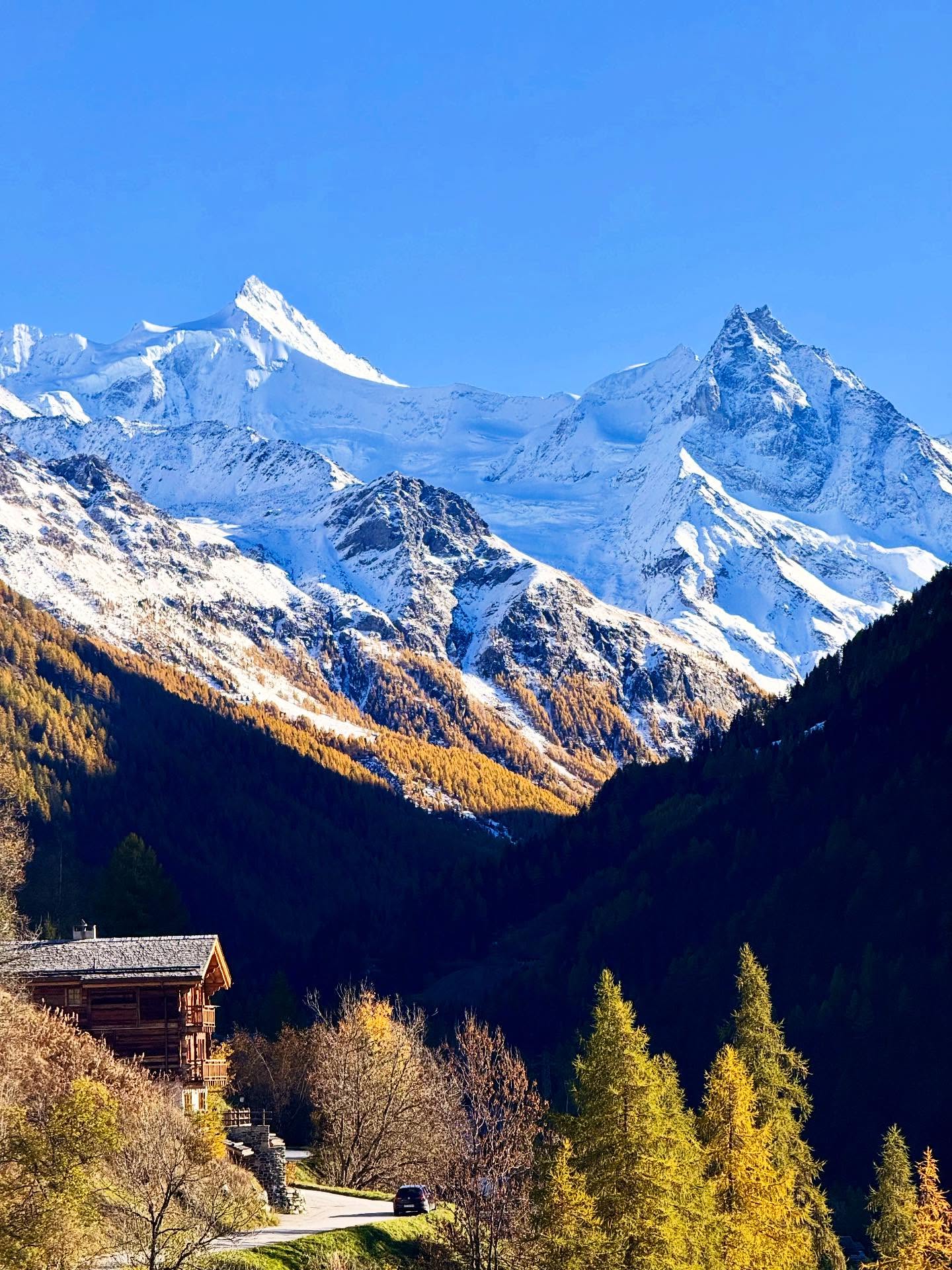 What a difference a week makes ➡️❄️❄️❄️
@valdanniviers
-
#winterishere❄️⛄️ #getyourskisout #skiseasonstartsnow