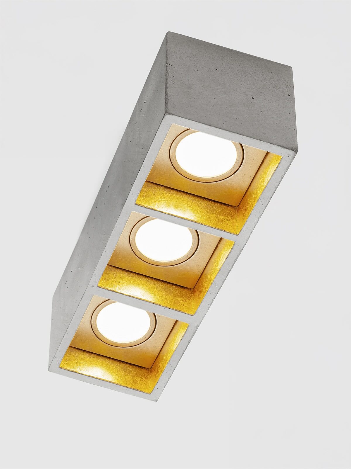 Uued Gantlights betoonist B7² & B7³ Spotid — kui vorm ja valgus sulanduvad üheks.
Selged jooned, kompromissitu valguskvaliteet ja muljetavaldav eredus.
Minimalistlik disain, mis toob ruumi sügavuse, kontrasti ja ajatu puhtuse.