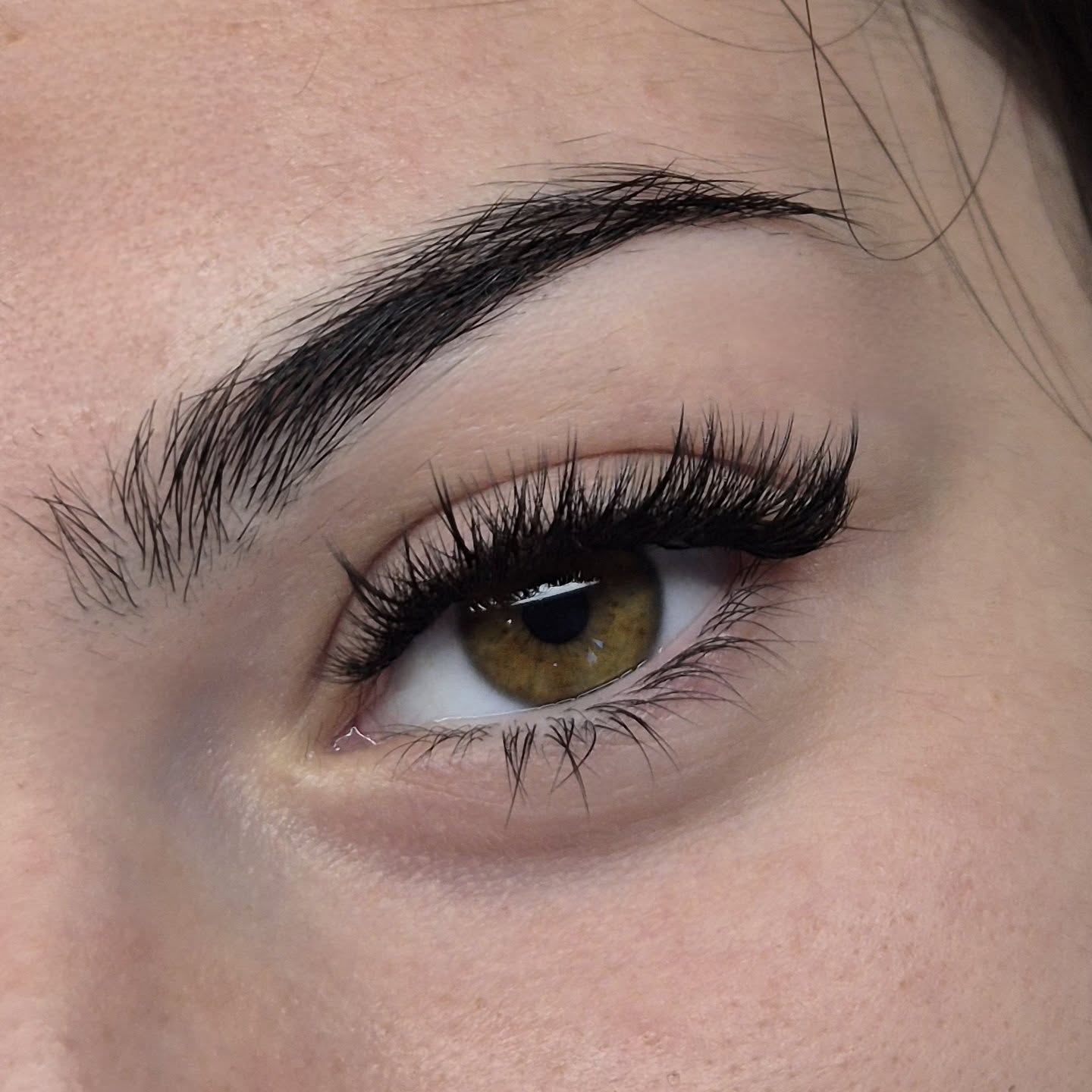 ✨ Quelque chose se prépare chez CM Cils…✨️
Parce que vous êtes de plus en plus nombreuses à vouloir un regard toujours impeccable, sans stress, sans rendez-vous de dernière minute, sans surprise…
J’ai imaginé une solution simple, sereine et totalement pensée pour vous.
Je vous révèle tout très bientôt 👀
💌 Pour être dans la liste des premières informées :
Envoyez-moi “PREMIÈRE” en DM.
— Magali | CM Cils 🌷
Pose : Volume Russe Wispy
#cilsannecy #annecy #seynod #extensiondecils #lashesfrance #cilsnaturels #institutbeauteannecy #lashartistfrance