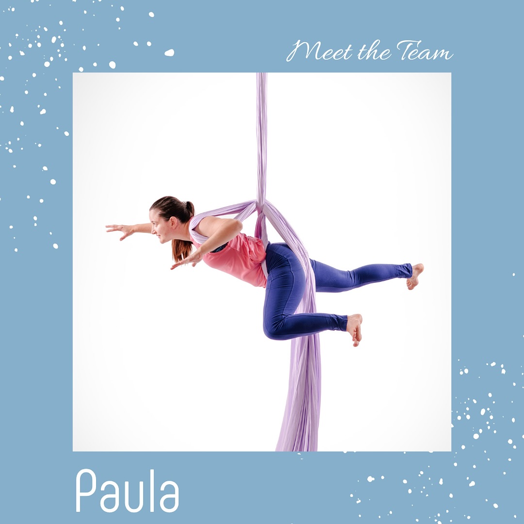🩵Meet the Kids and Teens Team🩵
PAULA @tyrannopaulus_rex
Paula unterrichtet Kinder- und Jugendkurse, weil es ihr wichtig ist, ihre Leidenschaft und ihr Wissen an junge Menschen weiterzugeben.🧠🫶
Besonders glücklich macht es sie, wenn ihre Kids & Teens mit voller Begeisterung dabei sind, vor allem, wenn es etwas ist, dass nicht gleich auf Anhieb geklappt hat.💪🤍
In ihren Kursen legt Paula großen Wert darauf, eine positive Gruppendynamik zu schaffen, in der alle eigene Ideen einbringen können, die auch von den einzelnen Tricks abweichen können.☁️✨
#meettheteamasv #aerialsilkskids #aerialsilkvienna