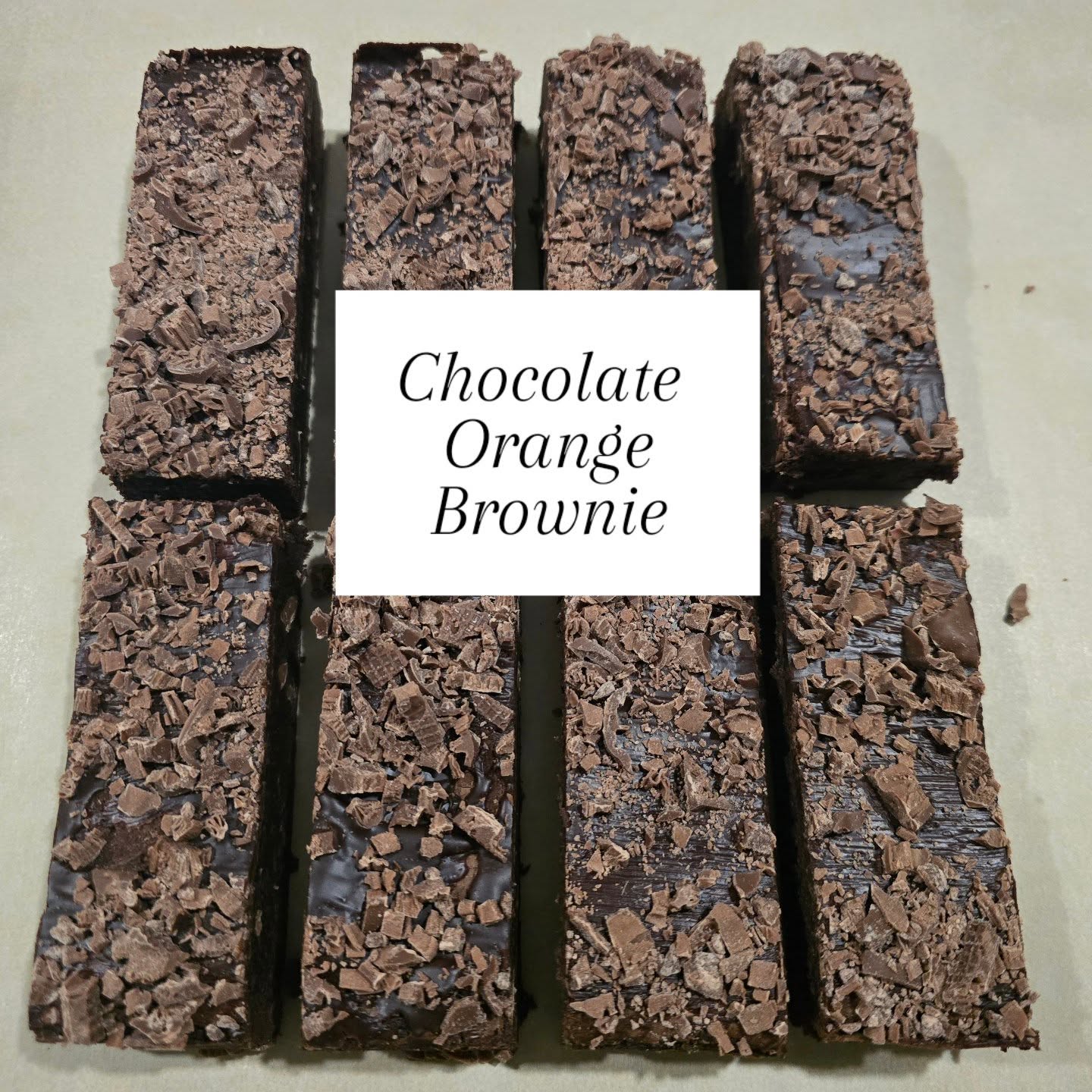 🍊 Chocolate Orange Brownies are back for Christmas 🍊
Rich fudgy chocolate orange brownie with milk chocolate couverture chunks a chocolate orange ganache & a chocolate orange crumb top 🍫🍊
#layerd_cakes #chocolateorange #BrownieHeaven #christmastime #letterboxgifts #indiebusiness #chocolatelovers #cakelovers #artisanmade #coffeeshoptreats #coffeeshop #bakinglove #bakerslife