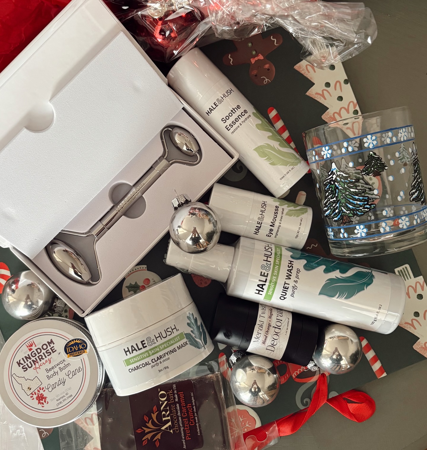 I will be drawing the winner of the giveaway basket tomorrow!! If you bought a gift card in November you are entered to win all these goodie’s + a year of free brow waxes ⭐️🎄🫧 stay tuned for the announcement 📣