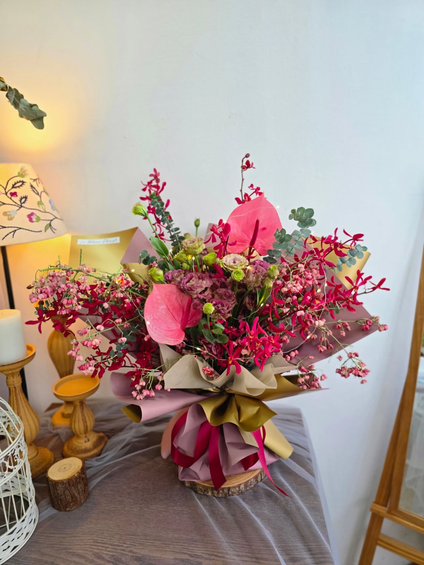 Bringing Christmas magic to life with this customised bouquet! 🎄💖
A mix of festive reds, pinks & happy textures, I’m so in love with how Christmassy it turned out!
Creating this piece for my client truly made my day ✨
Hope it brings joy, warmth & all the holiday feels to yours too! 🎅🏼🌟
#ChristmasBouquet #FestiveFlowers #FloristLife CustomBouquet SeasonalBlooms SingaporeFlorist FlowerDesign XmasVibes ChristmasGifting HolidayMagic