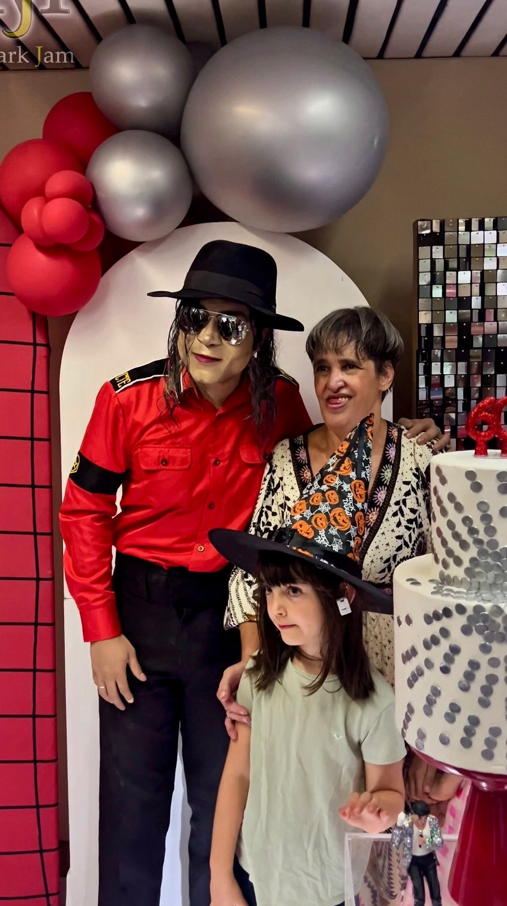 E no último domingo estivemos lá na festa de 60 anos da Valéria!!! Foi um evento mágico, cheio de amor, carinho e energia boa!! Amei fazer parte disso!! 🥰🙏🏾
Dá uma olhadinha e comenta aí se você gostou pra eu saber ❤️