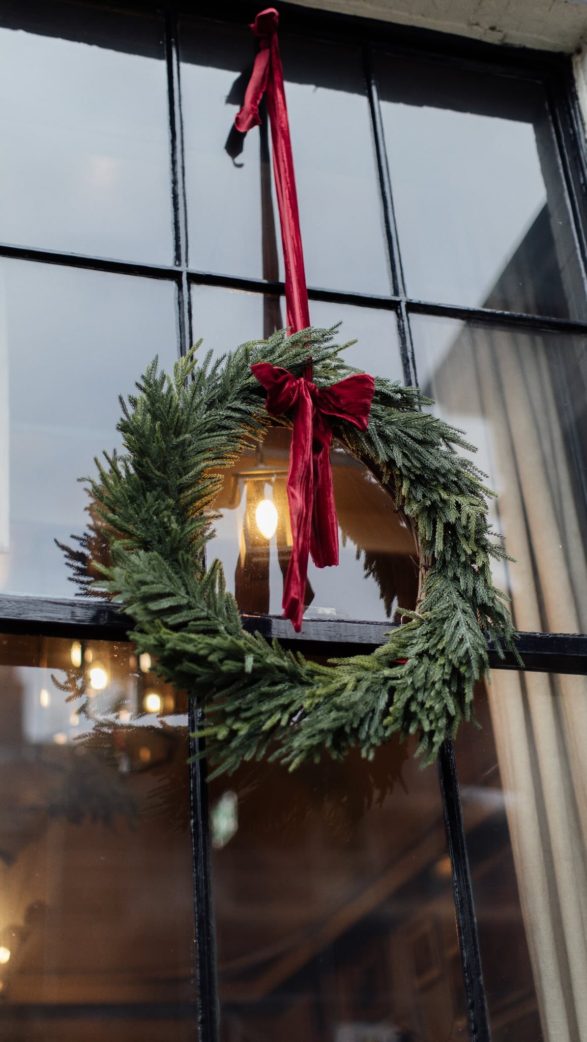 The most festive engagement shoot in York today with a 2026 couple and their gorgeous dachshunds 🥰🐾
Also, how stunning are these giant bows at @guesthousehotels 🎀 I think I need these 😂
Inquire now to check availability for 2026/27 💌 Limited availability
-
www.oliviaamyphotography.com
-
-
#yorkphotographer #weddingphotography #ukweddingphotographer