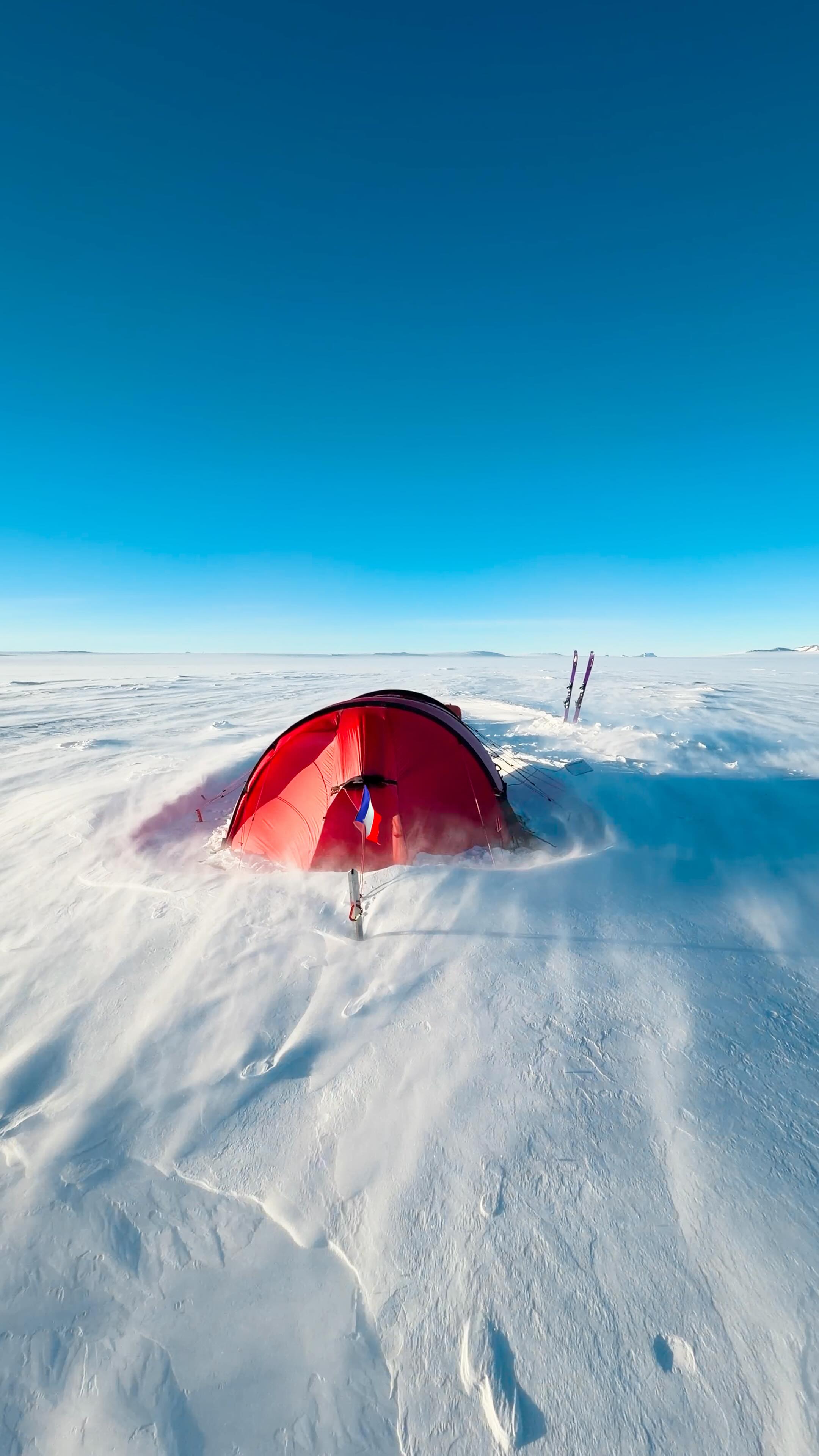 4,000 km kite-skiing across Antarctica in the name of science.
⛺️ Here’s what awaits us when we step out of the tent each morning:
Nothing. Absolutely nothing.
Just ice stretching endlessly to the horizon a raw, silent, mesmerizing world.
☀️ Under the midnight sun, still skimming the horizon, the light shifts into a magical shade of orange.
And yes… it’s really, truly cold out here.
🛰️ We’ll keep sending daily updates from the ice!
🔔 Subscribe to follow the Under Antarctica expedition live!
#UnderAntarctica #Antarctica #Adventure #Science #Expedition
