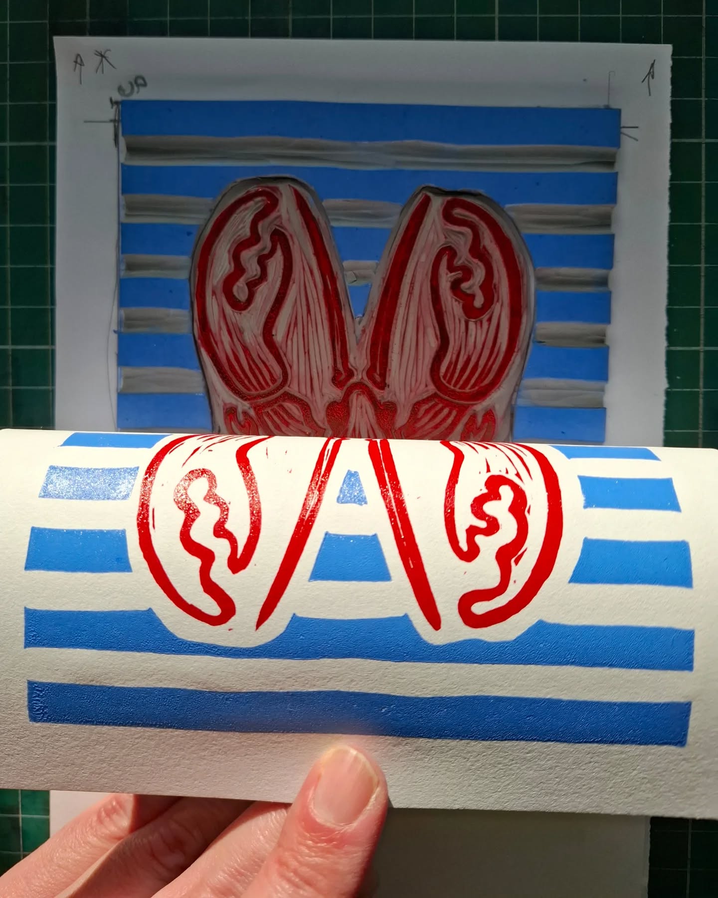 Printing more lobsters đŚ
Theyâve been a popular choice at recent Christmas markets.
Which reminds me, Iâll be at All Saints in Hove this Saturday 6th December with @themakersfair , come and visit us!
.
.
.
#printmaking #studiolife #printingday #printmaker #artforsale #printsforsale #lobster #lobsterprints #seafood #seafoodprint #peelreveal #christmasmarkets #Hove #Brightonmarkets