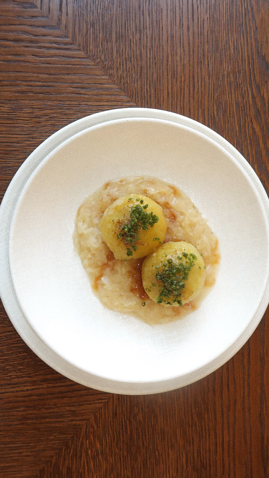 Die Soße ist zu dünn? 🤔 Andis Profi-Tipp: Erdäpfelstärke sorgt für perfekten Glanz & Bindung. :)
#SchlossSchönbrunn #kochen #Restaurant #RestaurantWien #Wien #WienerKüche #AndiWojta