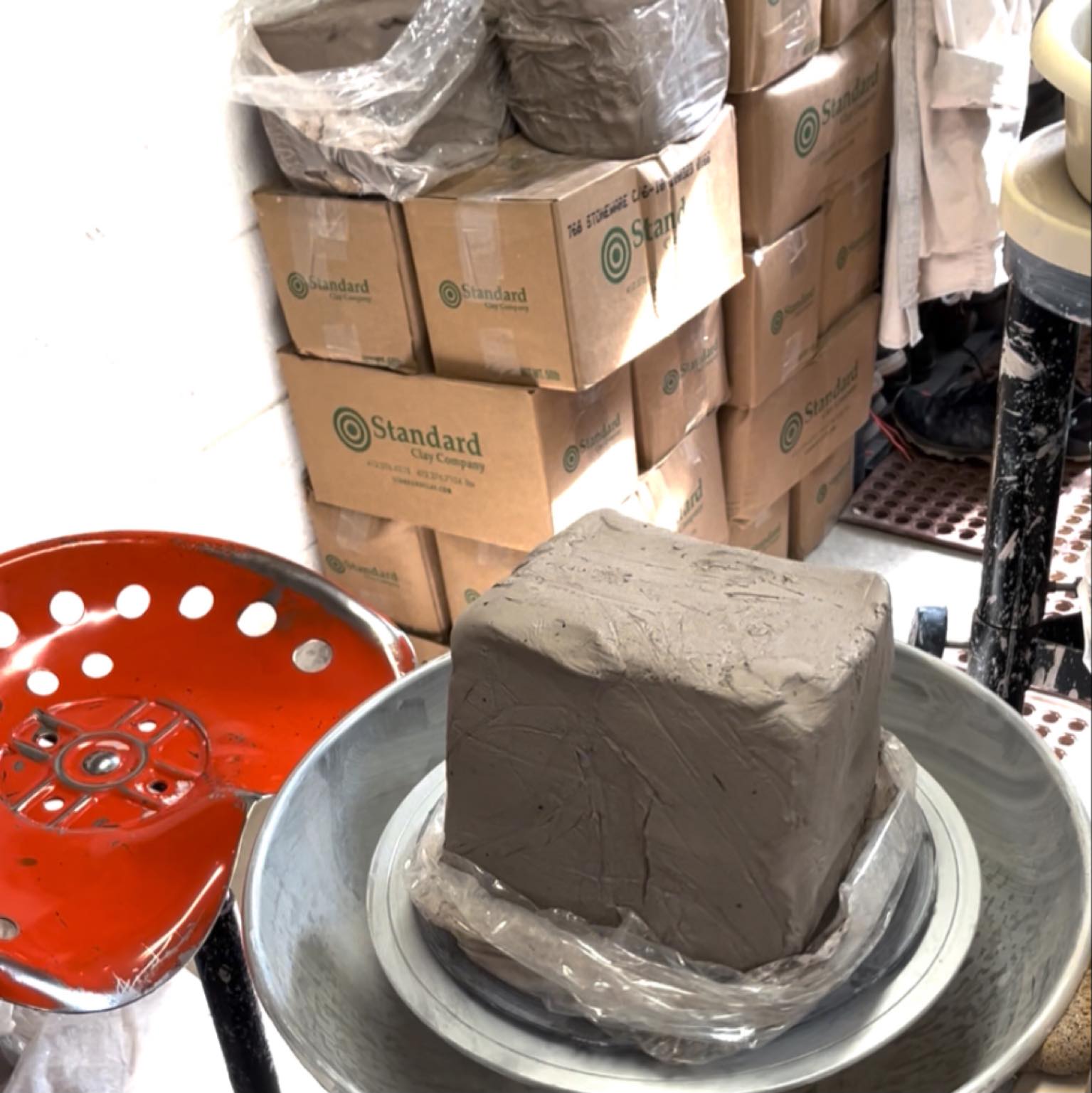 I’ve been quiet here but busy creating special gifts. See all that clay in the background? Now imagine that I’ve used all but about 4 boxes.
#servebeautifully #potteryinprogress #heirloomquality #mindfullymade #madebyhand #quietcreating #rusticmodern #farmhouseinspired #stoneware #homewares #dinnerware #chooselovely #pottery #potterygifts #PAWildsmade #visitclarioncounty