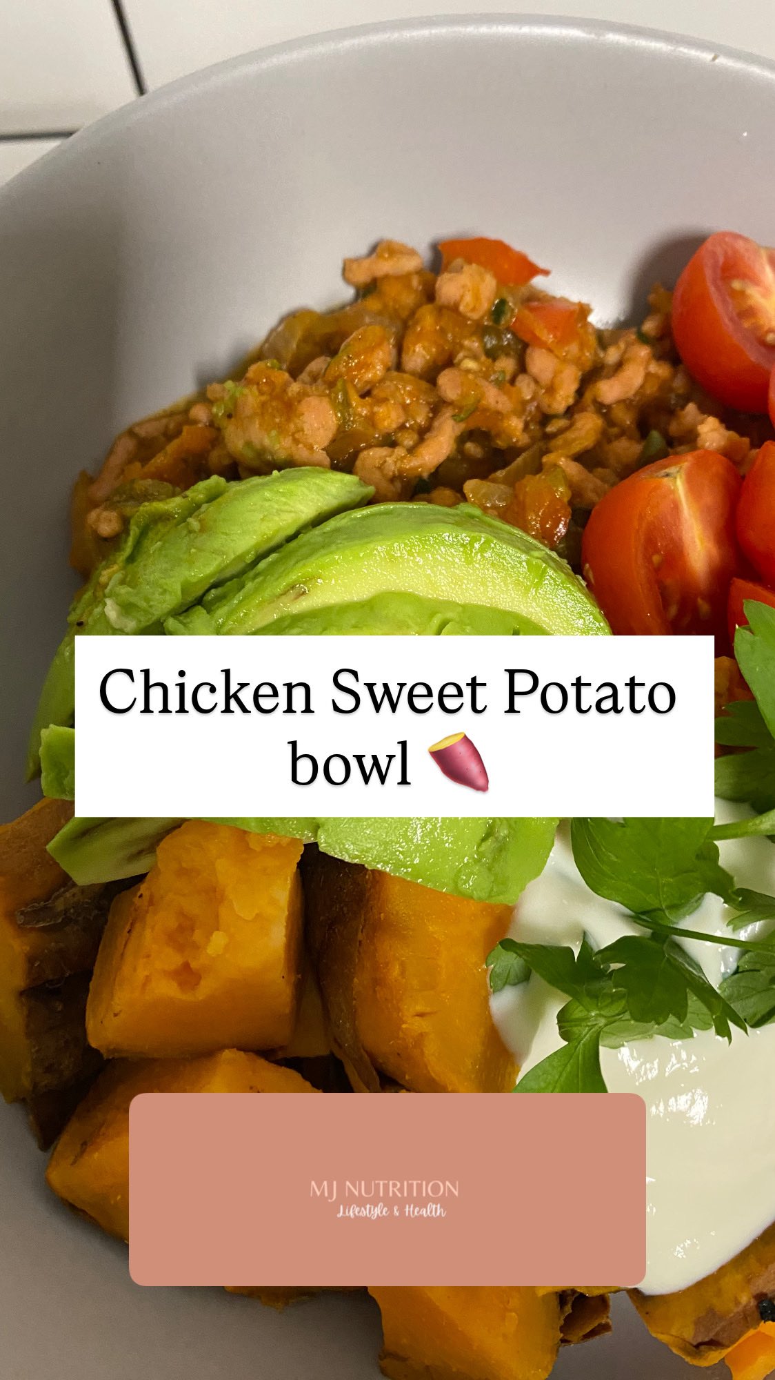 The High-Protein Chicken Sweet Potato Bowl Everyone should be Making
Ground chicken instead of beef? YES please.
Not only is it lighter on digestion, it’s also naturally lower in saturated fat meaning happier hearts and happier hormones. 🙌
This high-protein, high-fibre Chicken & Sweet Potato Bowl is loaded with flavour from onions, garlic, chilli, cumin + paprika, plus extra veg like mushrooms, carrots and courgette for a serious micronutrient boost.
Serve it with cubes of baked sweet potato, add creamy avocado, fresh cherry tomatoes, and a dollop of Greek yogurt or cottage cheese for the perfect blood-sugar-friendly, gut-loving bowl. 🥑✨
Save this for your meal-prep days it reheats like a dream.
Health Reasons for Switching to Ground Chicken
* Lower in saturated fat → supports heart health and balanced hormones.
* Easier to digest for many people → lighter on the gut while still high in protein.
Hashtags
#HealthyDinnerBowls #HighProteinMeals #NutritionalTherapistRecipes