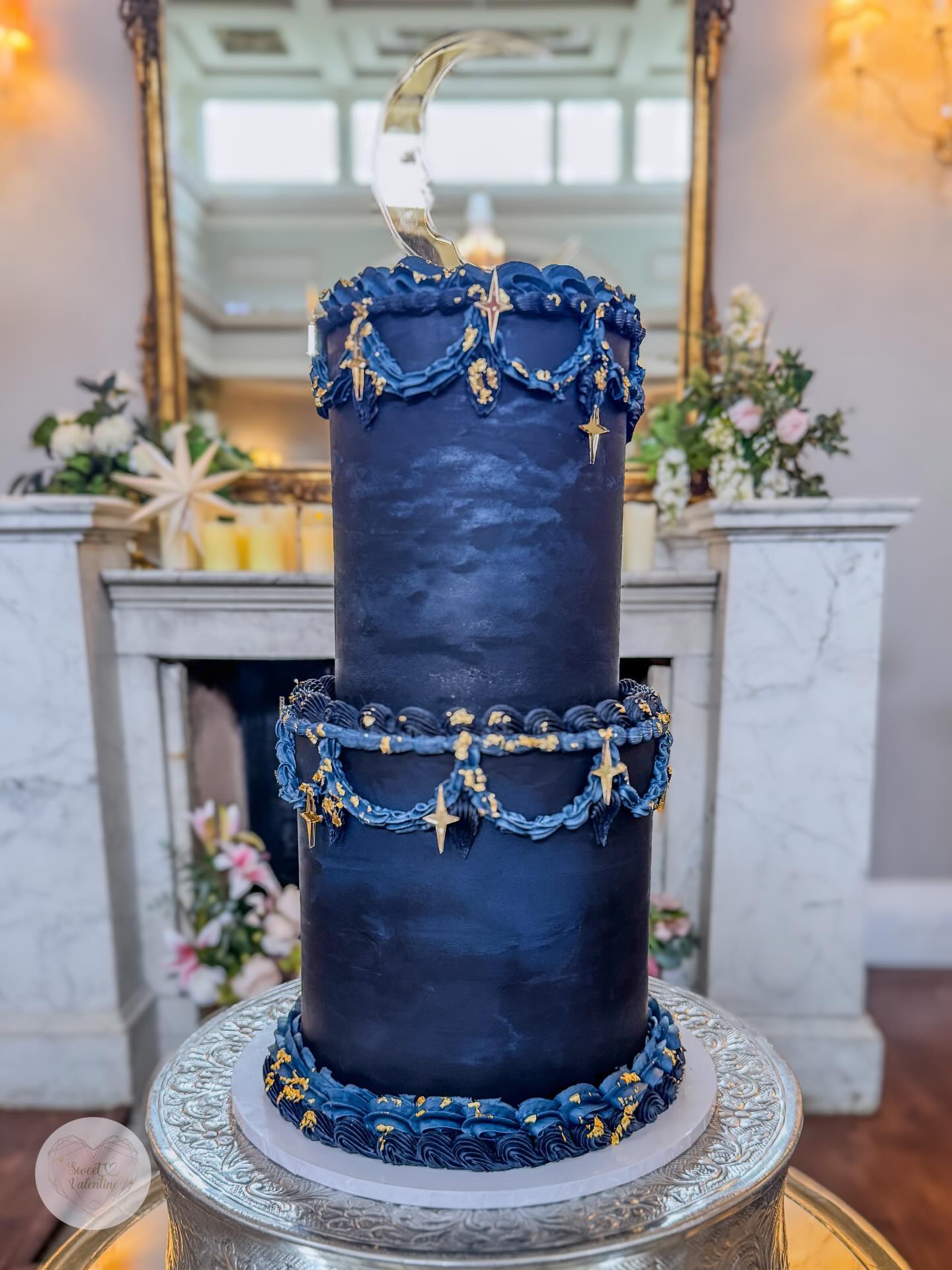 🤍 Wedding day 🤍
Huge congratulations to T&A who married at the stunning @lartingtonhall
Topper @beamandrae_laser
#vintageweddingcake #yorkshireweddingcakes #leedsbaker