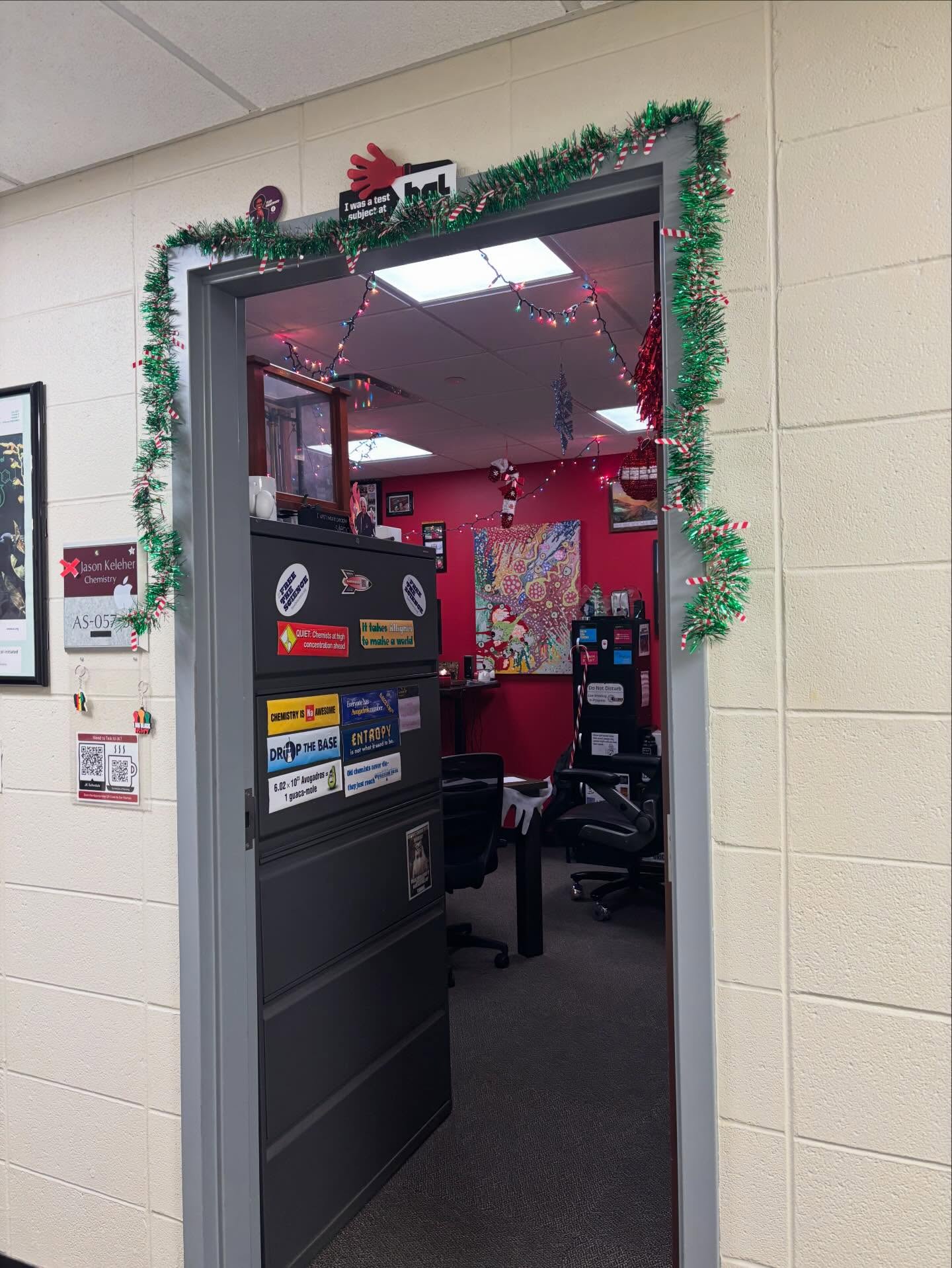 Santa sent his elves to turn Jason’s office into a Christmas Wonderland! It’s a little holiday spirit to finish the semester off strong!
#krwe 🎄☃️