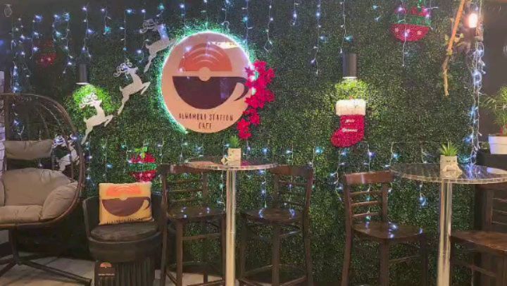 🎅✨ Christmas has officially arrived at the café ✨☕
Lights glowing, sweet aromas in the air, and that cozy atmosphere that makes December feel magical.
Come enjoy a warm coffee, something delicious, and a space filled with holiday spirit.
Because this time of year… every visit feels like a Christmas hug ❤️🎄
#modonavidad #christmasvibes🎄 #cafenavideño #festivevibes✨ #cozyvíbes #coffeelovers #instacoffee
#miamicoffee #holidayseason #cafelife