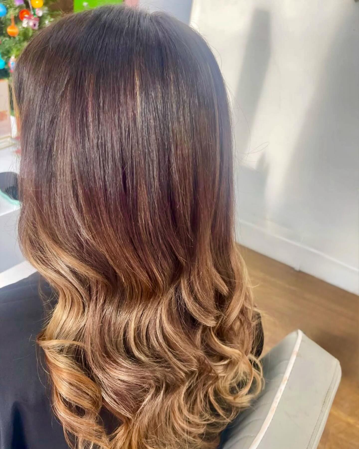 Beautiful, luxurious warm tones created with Redken gel oils, paired with a stunning cut and colour by G, and finished with a Redken Acidic Gloss. #ryde #iow #isleofwight