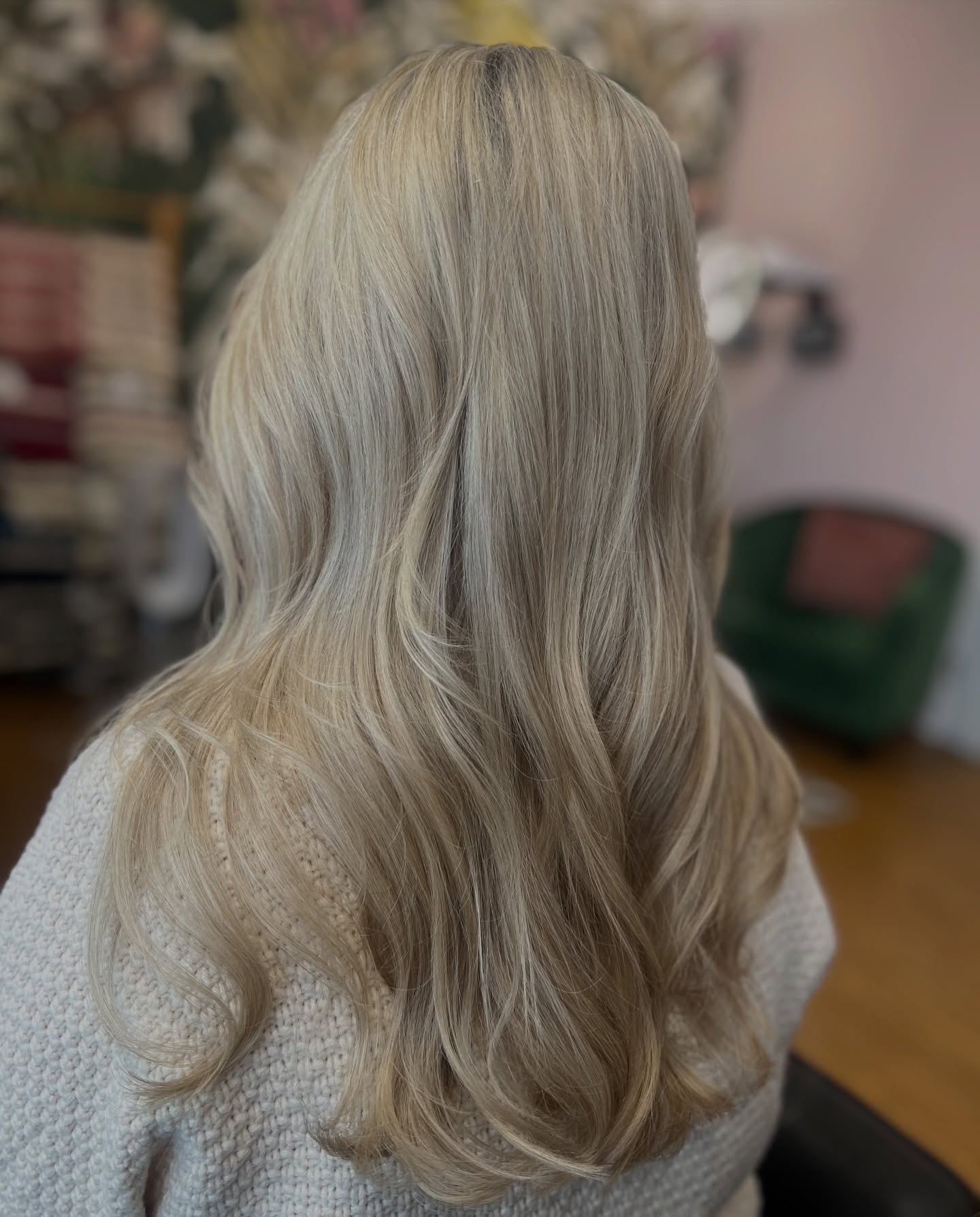 This beautiful blonde is actually a grey blend.
.
Her natural color is incorporated, so there’s never a harsh line of color as her hair grows out.
.
.
#hairbybettina #greybleding #santarosagreyblendingspecialist