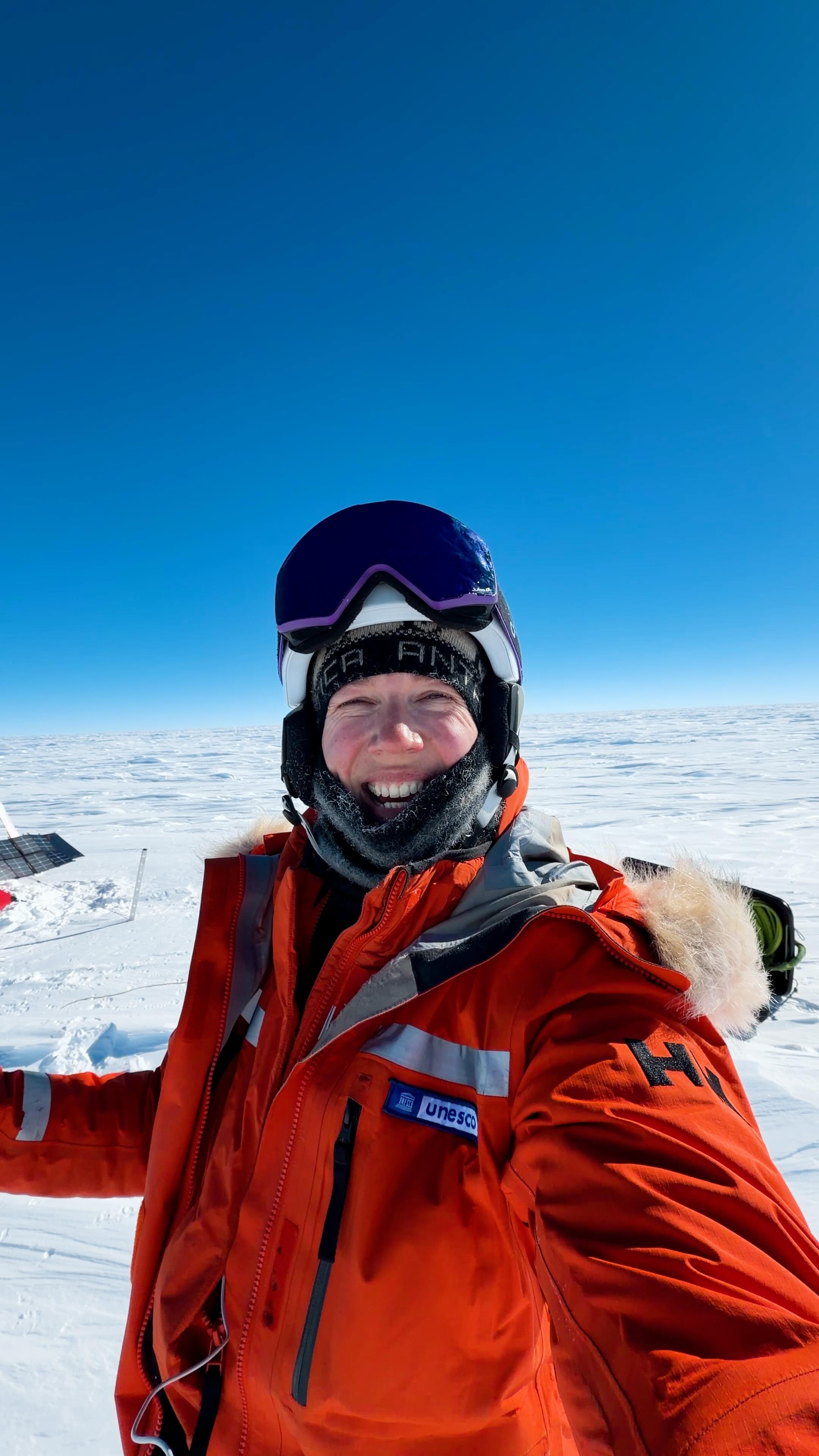 We’ve been out here for one month already!
🗓️ One month of Antarctica.
One month of wind (or rather… the total absence of it),
one month of science, patience, and awe.
🇦🇶 December 1st was also Antarctica Day — celebrating this continent dedicated to peace and science under the 1959 Antarctic Treaty.
🥳 And today, December 4th, we’re celebrating one full month on the ice and @matthieutordeur ´s birthday !
👀 Looking back at our footage from Day 1 at Thorshammer, we can hardly believe it: the surface was completely flat… nothing like the chaotic, churned-up snow we’re battling through now.
You’ll see those images very soon.
🥶 We’re now heading toward our first major objective: the Pole of Inaccessibility — one of the coldest, most remote, and least-documented places on the entire continent.
⛷️🪁 Two more months of adventure lie ahead…
🩳 And we’re already dreaming of one small luxury: changing clothes soon!
📺 Tune in this Saturday at 7:40am on Télématin on France 2.
🛰️ We’ll keep sending daily updates from the field!
🔔 Subscribe to follow the Under Antarctica expedition live.
#UnderAntarctica #Antarctica #Science #Adventure #Expedition