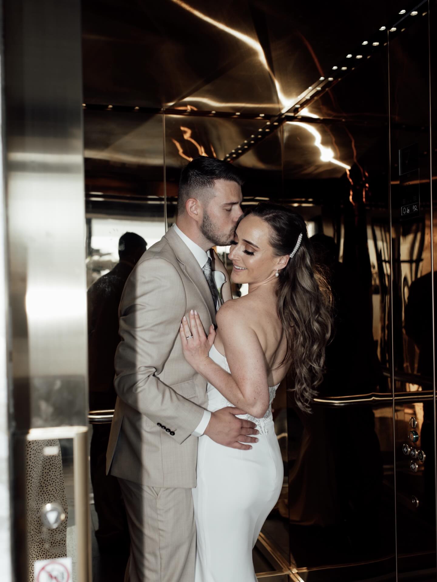 A rooftop reception at sunset ππΌ
Inquire now to check availability for 2026/27 π Limited availability
Venue: @yorkregisteroffice @soraskybar
Music: @linklewismusic
MUA: @sohoaesthetics_
-
www.oliviaamyphotography.com
-
-
#yorkphotographer #weddingphotographer #ukphotographer