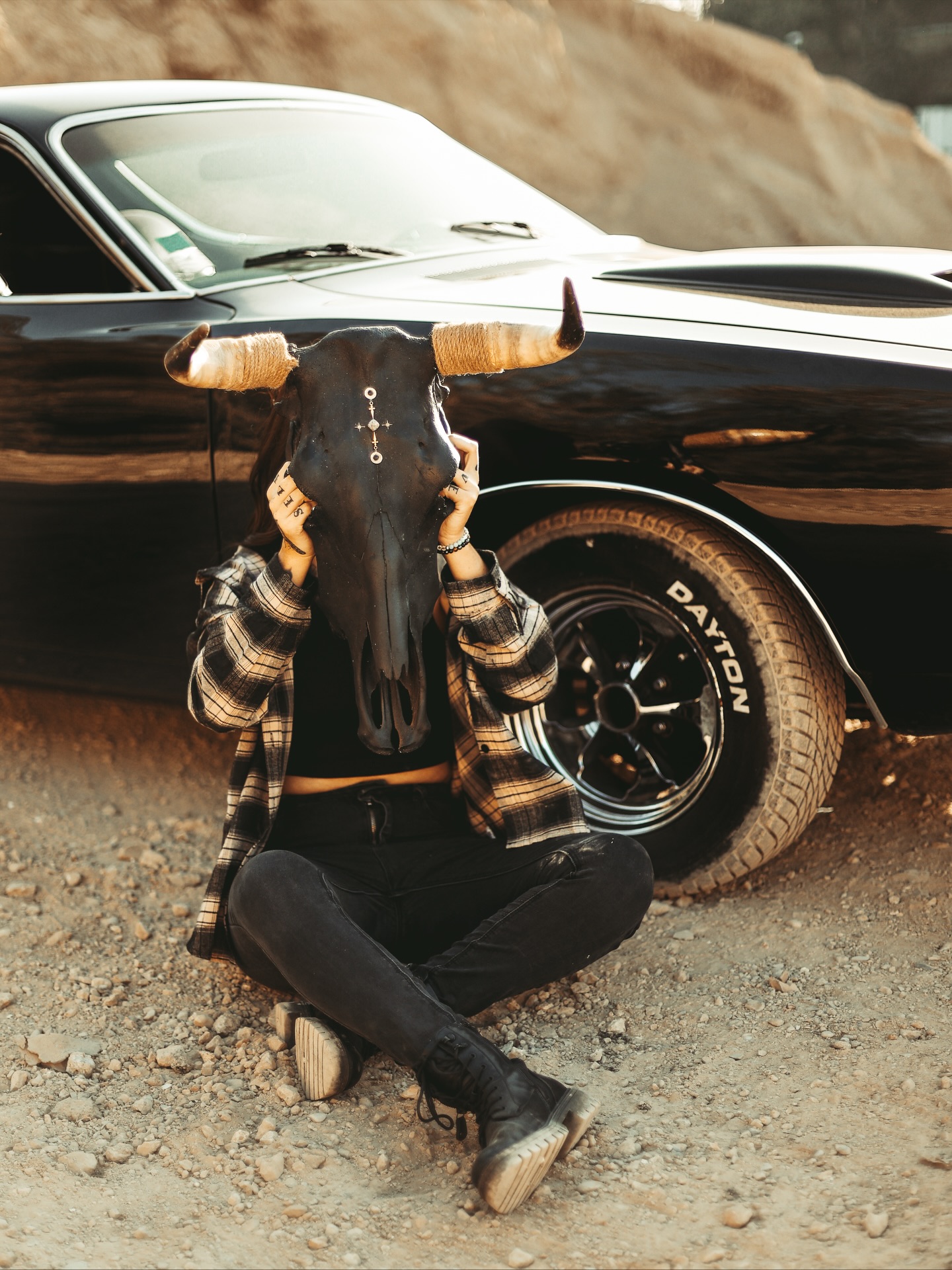 C’est nouveau 🔥
Bon vous le savez, partager l’univers de la marque et vous voir y adhérer est ce qui comble mon coeur de bonheur au quotidien, littéralement !
Avec ce projet, j’ai eu l’occasion de découvrir la photo à proprement parler qui a été un énorme coup de cœur à titre personnel.
J’ai toujours adoré créer des ambiances, des compositions, des univers, des rendus qui font « wow » et qu’on ne peut pas retrouver ailleurs, qui font l’empreinte et l’âme de Wild Whispers.
En plus de tout ce que la marque m’a apporté, j’ai découvert une passion pour la photo qui dépasse maintenant l’entendement, une de plus 😅
Du coup, j’ai eu envie de regrouper certains des clichés les plus fous qu’on a pu réaliser pour la marque et pendant nos aventures et de les proposer sur le site en tirage unique en format 60x40cm 🤍
Un moyen de vous faire voyager, encore une fois, même depuis la maison.
Il n’y aura qu’un seul exemplaire de chaque, et les clichés seront alimentés progressivement.
À retrouver sur le site sur la rubrique « tirage photo »
Dites moi ce que vous en pensez 🫶
#picture #travelphotos #landscapephotography #scenography #photo #artdirection #westernphotography #westernphoto