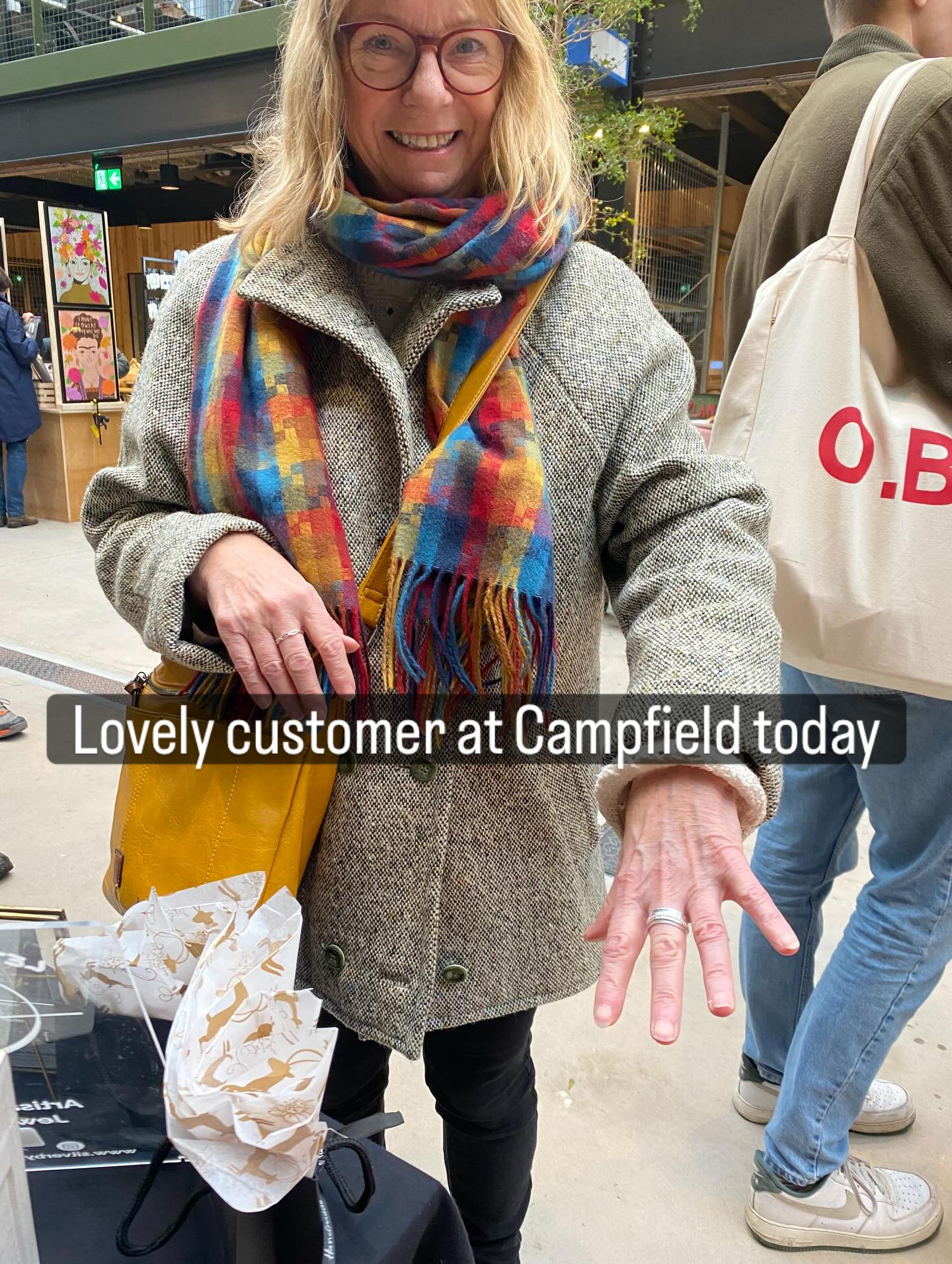 ✨ We’re back at Campfield today until 4pm — and look at that smile! ✨
One happy customer showing off her beautiful new ring from Silver by Golden. A perfect Christmas present from her son, and it suits her so well. 💍🎁
Come down, say hello, and find something special for someone you love (or for yourself!).
#SilverByGolden #CampfieldMarket #HandmadeJewellery #ChristmasGifts #MarketDay #ShopLocal #RingGoals