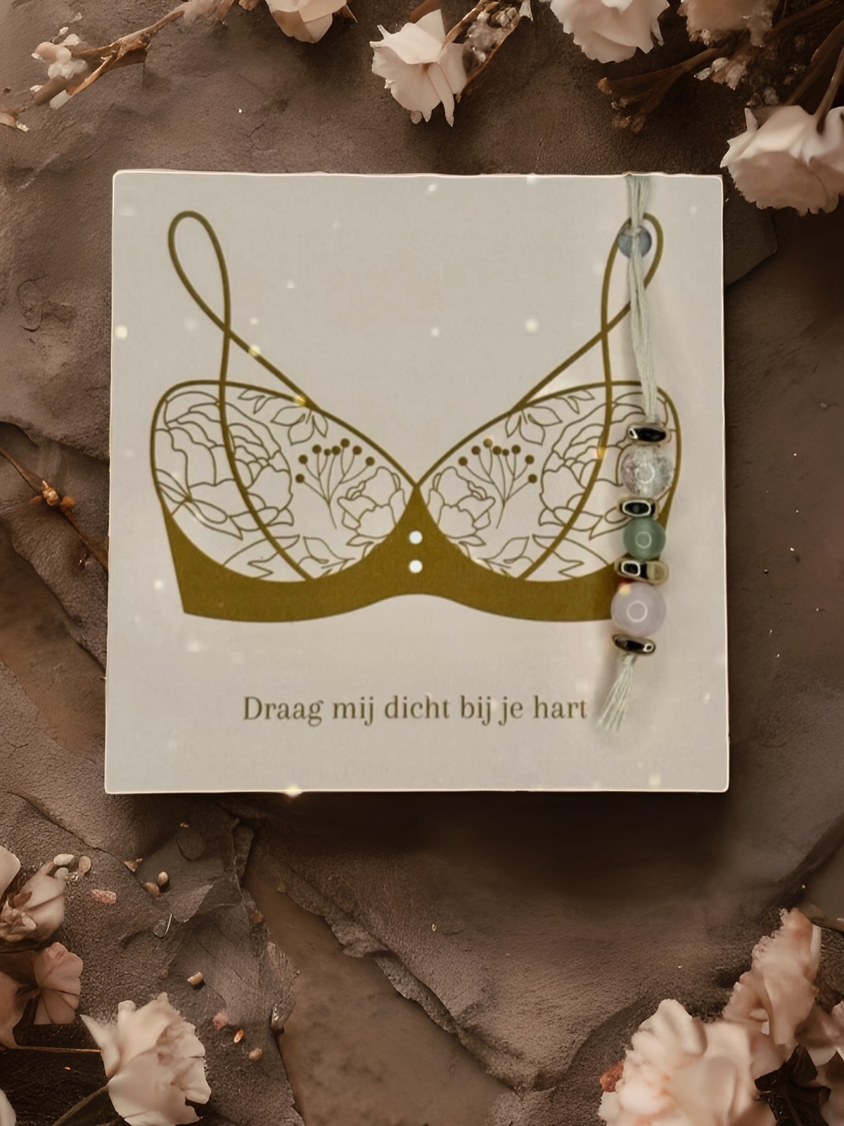 Draag haar dicht bij je hart…
Een van de eerste creaties waarmee Moonchild Goodies begon — met de hand ontworpen, geïllustreerd en geregen.
Een hanger die niet alleen mooi is, maar energie draagt.
Energie die je meeneemt. Energie die je versterkt.
Aura of Abundance opent je veld voor helderheid, voorspoed en liefde.
En haar drie zuster-energieën dragen elk een eigen verhaal:
🌿 Luminous Path — richting, vertrouwen, innerlijke leiding.
🌙 Moonlit Essence — intuïtie, zachtheid, afgestemd zijn.
△ Golden Triangle — kracht, stabiliteit, balans.
Dit is geen accessoire.
Dit is een talisman. Een fluistering van energie die je precies bij je hart draagt.
Waar intenties vorm krijgen.
Waar je kracht zit.
Waar jouw verhaal begint.
✨ Kies jouw energie.
✨ Bestel via moonchildgoodies.com.
Volg wat je hart vertelt — het klopt altijd. 🤍
#moonchildgoodies #affirmation #selflove #handmade #spirituality