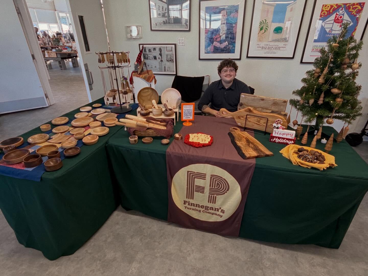 starting off the holiday season on the beach!! come visit LBIF Holiday Market today from 10-4 πππ
@lbif_weddings_and_events @lbif
#shopsmall #smallbusiness #smallbusinessnj