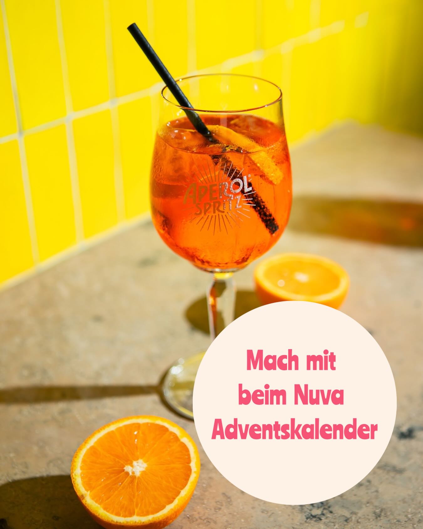 🎄✨ Nuva Adventskalender – jeden Tag gewinnen! ✨🎄
Die schönste Zeit des Jahres wird bei uns noch ein bisschen leckerer:
Ab 1. Dezember ziehen wir jeden Tag ein Los – und ihr könnt gewinnen! 🥳
Was euch erwartet?
🍹 Ein Spritz aufs Haus
🍰 Ein hausgemachtes Tiramisu
… und vieles mehr!
Kommt vorbei, macht mit und lasst euch jeden Tag ein bisschen Nuva-Zauber schenken. ✨
Advent bei Nuva = jeden Tag Freude im Glas oder auf dem Teller. 😍
#nuva #adventskalender #gewinnspiel #spritzoclock #tiramisu #adventmagic #augsburg #leipzig