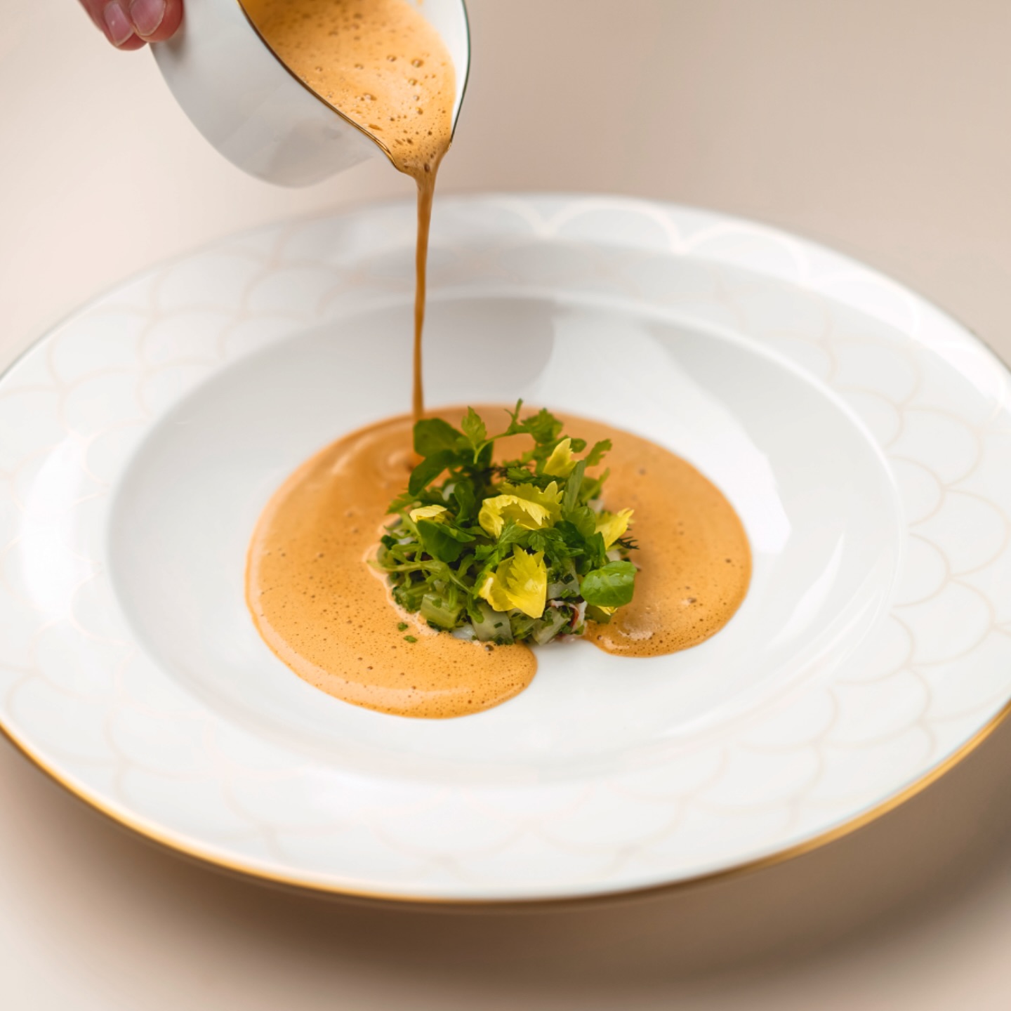 Lobster bisque, Thermidor and aged cheddar toast.
.
.
.
#Corenucopia #Chelsea #Lobster #Thermidor #Pimlico #NewOpening #London #Restaurant #Chef #OnTheTable #ClareSmyth #Classic #Luxury #Bistro #Friday #Weekend @foodstorymedialtd