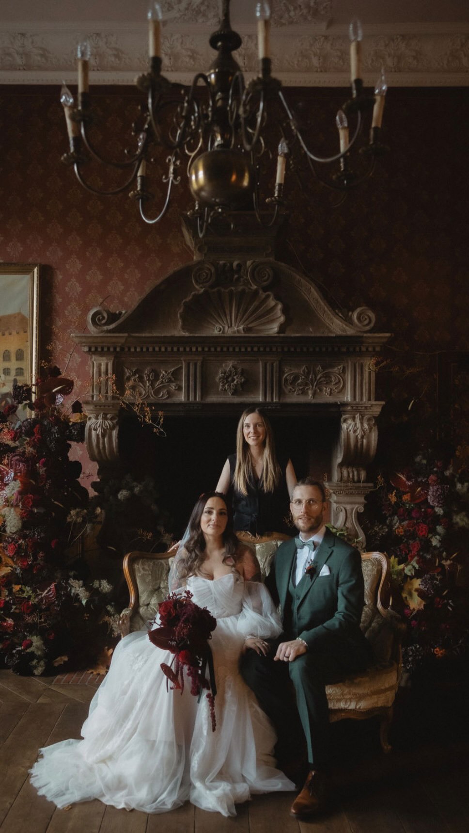 Dein Zeichen - Buch einen Hochzeitsplaner
Manchmal ist es der kleinste Moment, der den ganzen Tag verändert, wie dieser hier. Ein Moment der Ruhe, der Verbindung, bevor alles beginnt. Aber hinter diesem Moment steckt viel mehr.
Als Haushaltsplanerin bin ich nicht nur dafür da, das perfekte Event zu gestalten. Ich übernehme alles, was den Stress verursacht. Ich organisiere Dienstleister, kümmere mich um den Ablauf und handele im Hintergrund, sodass ihr euch auf das Wesentliche konzentrieren könnt. Eure Liebe !!! und das ist viel mehr wert, als ihr jemals denkt.
Wenn auch ihr denkt euch fehlt die Zeit oder ihr möchtet die Planung und den Tag mit euren Liebsten genießen können, dann ist das euer Zeichen einen Hochzeitsplaner zu buchen!
Ich freue mich auf Eure Anfragen für 2027!
Team:
Foto: @vickybaumann.de
Location: @burgbergerhausen
Planer: @levin.wedding
Streicher: @streichquartettbluevelvet
Deko und Schilder: @thefeatherette
Blumen: @bluetenreich_florist
Stühle und Couch: @yes_please_rentals
Traurednerin: @liebesbluetehansel
DJ: @djrobinh0
Caterer: @kerres_catering
Papeterie: @whoiswedding
Kleid: @jenari_bridals
Tischdecke: @verleihunddekoration_wedding
#hochzeitsplaner #mottohochzeit #harrypotter #weddingplanner #bridetobe #verlobt