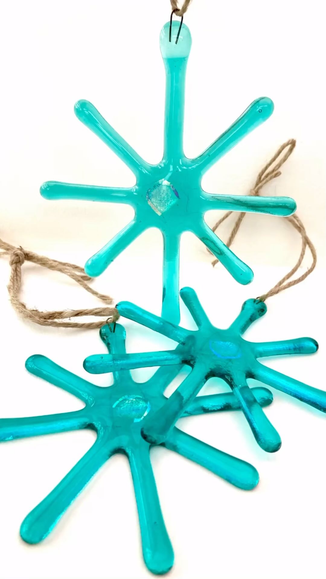 Ian and Leona’s Annual Carrick Road Xmas Show opens again tomorrow, Sat 6 & 7 December, 10-5 and 12-5. 21 years of our pop-up show, and this is definitely the BEST 👏👏🎄🎄 @mcnicol.i @dianneagardner @johnferryart @scottcampbellmodern @gregmooreartist @louisescottart @johnstone_bobby @digitalartontherun @ryanmutter @norman_awaji @macdeeart @b_hunterart @marion.macphee @whatsonayrshire @ayrshirelive @handmadeayr #annualcarrickroadxmasshow #shoplocal #21 #xmas #christmas #buyart #scottishart #leonastewartglass #handmade #craft #ayrshire #paintings #etching #screenprint #printmaking #art