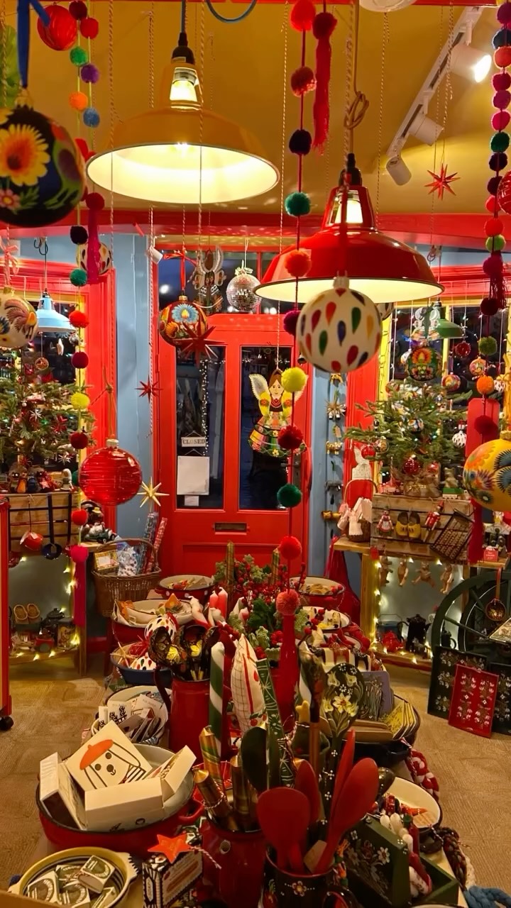 My windows have had a bit of a change and the trees are finally up and twinkling. Just in time for the Bungay lights switch on. Any minute now!