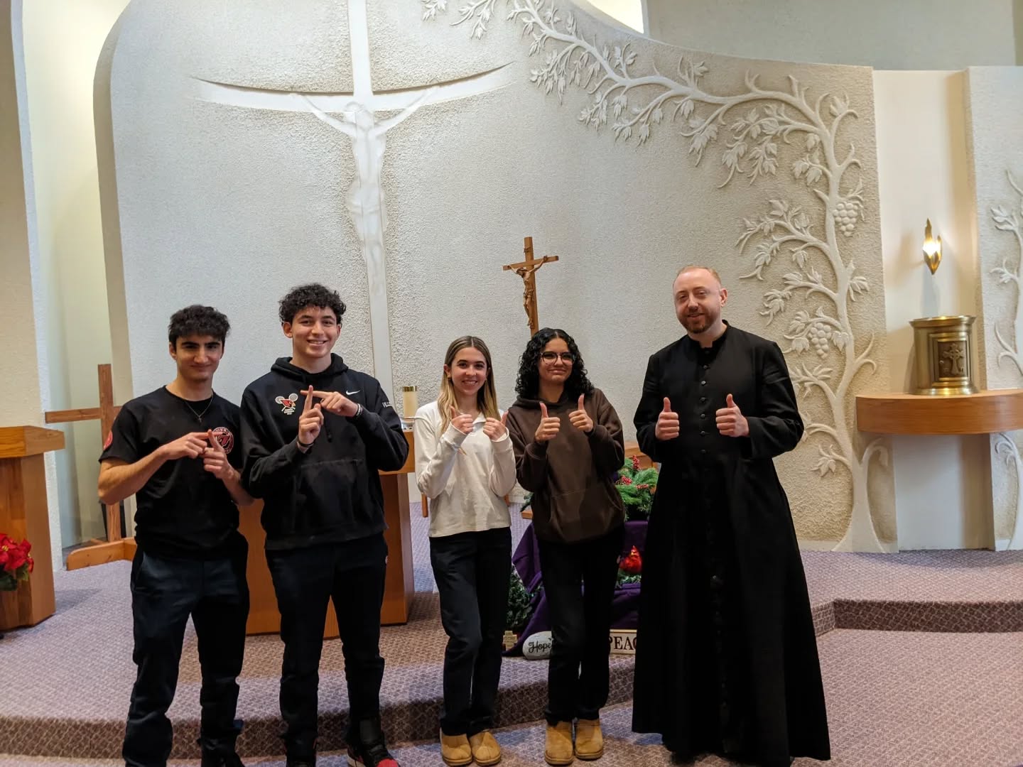 Today Fr. Greg was blessed to visit St. John Henry Newman Highschool to offer the Sacrament of Reconciliation to the students! ✨
It was a beautiful time of grace as young people experienced the love, mercy, and peace of Jesus Christ - the One who never stops loving us and is always ready to welcome us back with open arms. ❤️
Please keep our highschool students in your prayers as they continue to grow in faith and friendship with Jesus! 🙏
#StJohnHenryNewman #Confession #GodsMercy #CatholicSchools #ImmaculateHeartOfMaryParish #GodsLove #Reconcilation