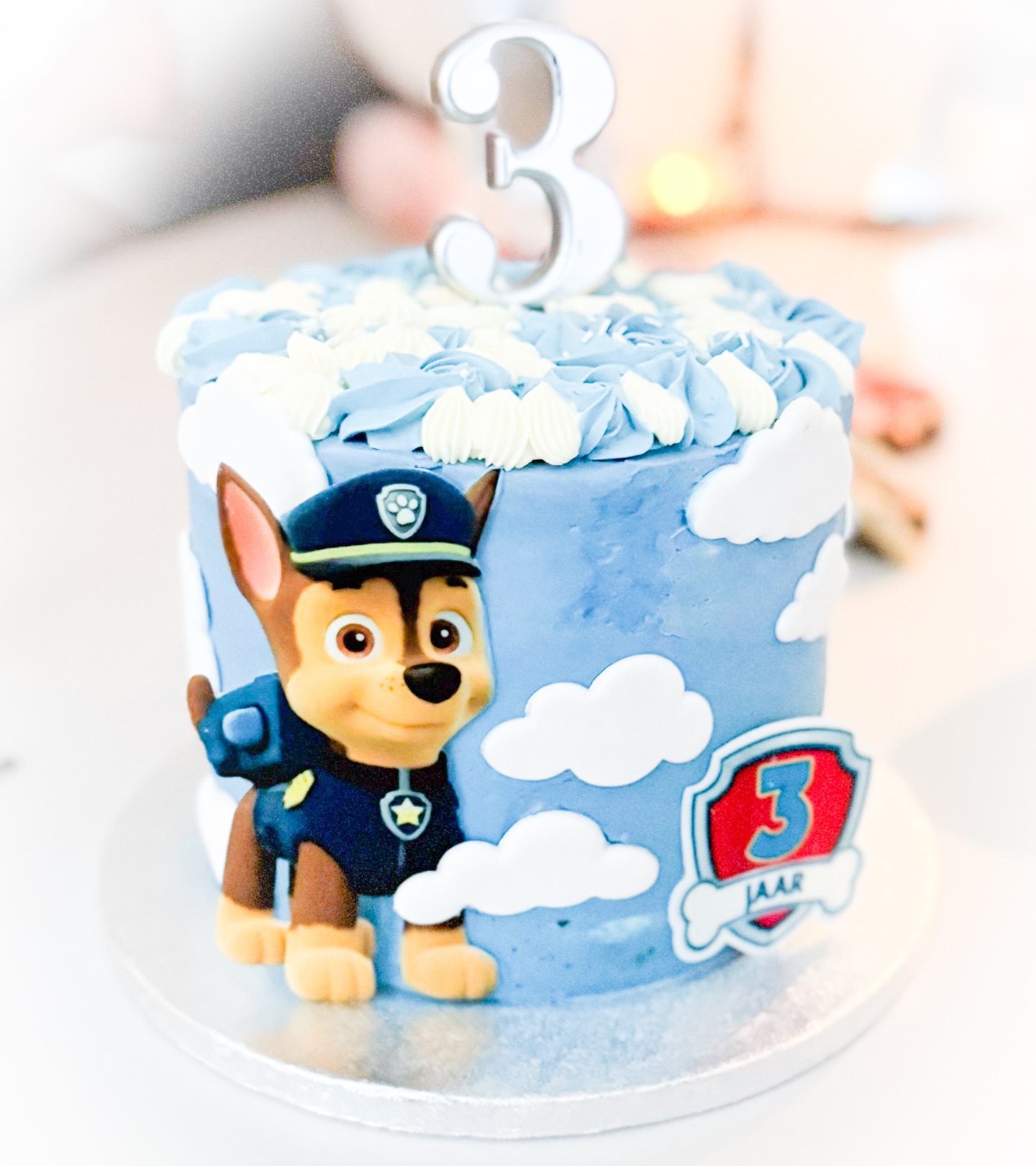 Maak je nu nog wel taarten, nu je de CakeBar ook hebt?
Een vraag die ik zo nu en dan wel eens krijg!
.
.
Uiteraard maak ik nog steeds taarten!!
Het kan soms helaas wel zo zijn, dat als ik een evenement heb met de CakeBar, dat ik minder plek in de agenda heb voor custom bestellingen!
.
Wil je dus zeker zijn van een plekje, reserveer je datum dan 3 maanden vooraf alvast!
We hebben dan een paar weken ervoor contact over de bestelling! Maar dan sta je er iig alvast in…
.
#glutenvrijetaart #cakemehappyglutenfree #cakemehappy #lovetobakeyouhappy #glutenvrijhendrikidoambacht