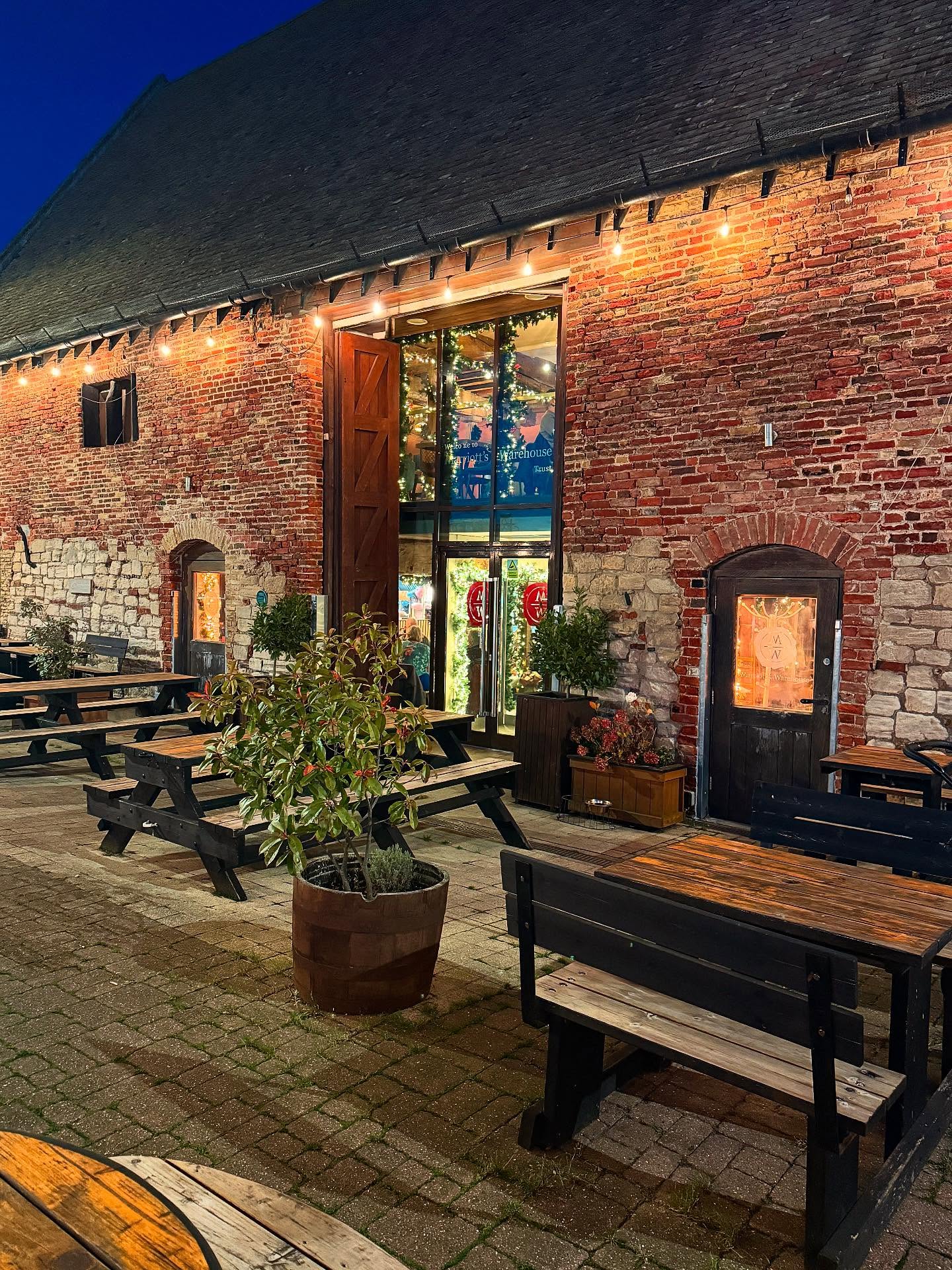 Cozy up with good food and great company this season ✨ 🍴