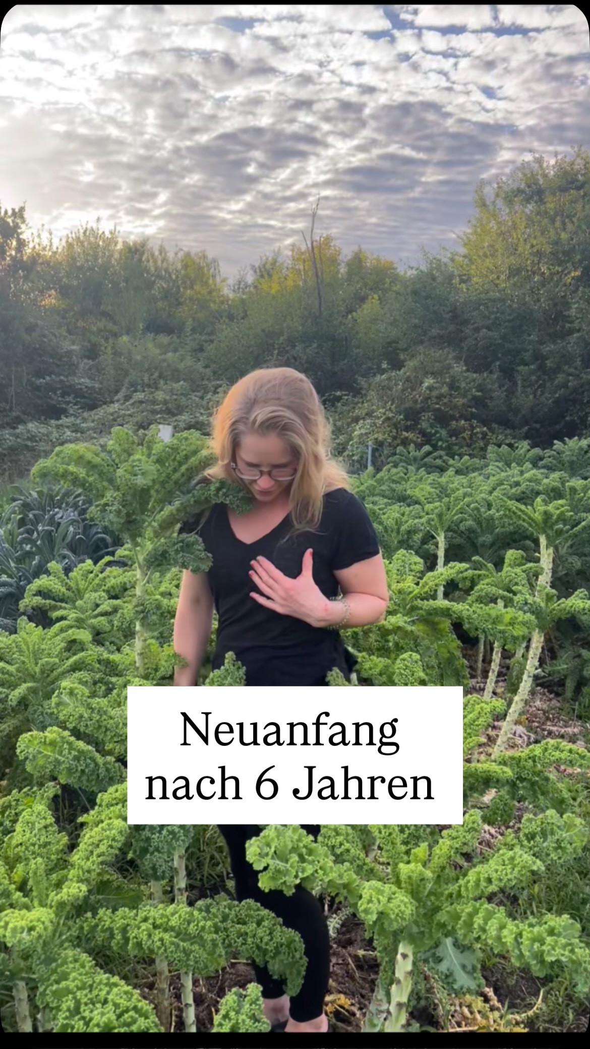 „Wie kannst du nach 6 Jahren nochmal komplett neu anfangen?“ 😱
So ein Neuanfang hat auch viel Gutes und Mensch, ich freu mich so doll drauf!
Nach den Jahren Erfahrung mit einem Marktgarten und alles was dazugehört nochmal neu zu starten, die Fehler, die man schon gemacht hat, vermeiden und all das Wissen, für das man so viel Lehrgeld gezahlt hat, gleich zu Beginn an anwenden!
Die nächsten Monate werden sowas von wild. Wir haben so viel vor ✨
Schön, dass ihr dabei seid und uns begleitet! ❤️
#gemüseabo #rhön #biogemüse #erntefrisch #biobauernhof