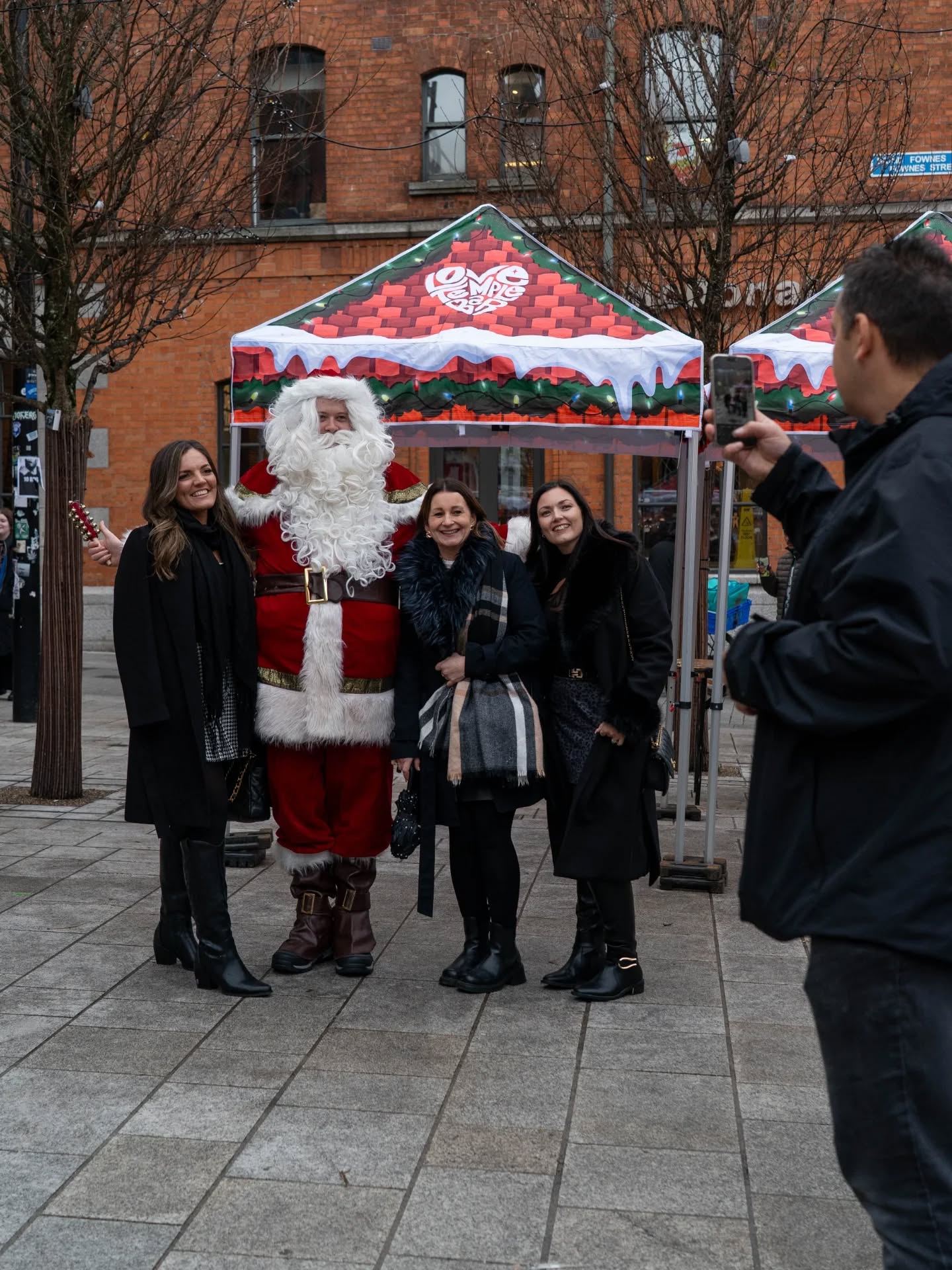 Us 🫂 Christmas
Don't forget to pop by the Temple Bar Christmas Market on your shopping route!
Live music on Saturdays, unmatched vibes and the big man himself might even be around 🎄
📍 Temple Bar Square
#TempleBarMarkets #WinterinDublin #TempleBar #Dublin