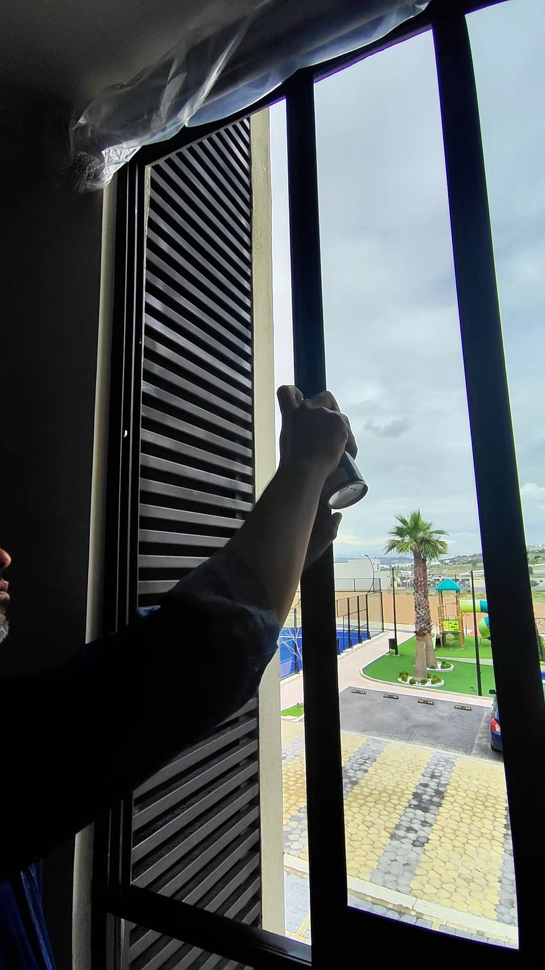 Cuando estrenas casa, cada detalle cuenta. 🏡✨
En este video, Pepe te comparte algunos consejos clave para mantener tus ventanas en perfecto estado y lograr que tu casa en La Rioja Angelópolis luzca siempre como nueva.