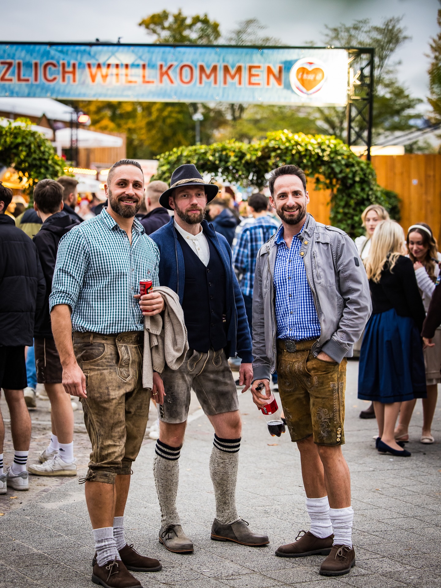 🍻So sieht echtes Wiesn-Feeling in Leipzig aus!
Feiern im Festzelt, gute Freunde, kalte Maß, Dirndl, Lederhosen und jede Menge Stimmung - genau dafür lebt das Leipziger Oktoberfest.
Wer jetzt schon wieder Lust auf die nächste Runde hat:
🎟️Tickets für das Leipziger Oktoberfest 2026 sind ab
sofort erhältlich!
📸 @jonrenker
#dasleipzigeroktoberfest #leipzig #tickets #LeipzigerOktoberfest #OktoberfestLeipzig #WiesnLiebe
#LeipzigFeiert #DirndILiebe #LederhosenLiebe #tickets2026