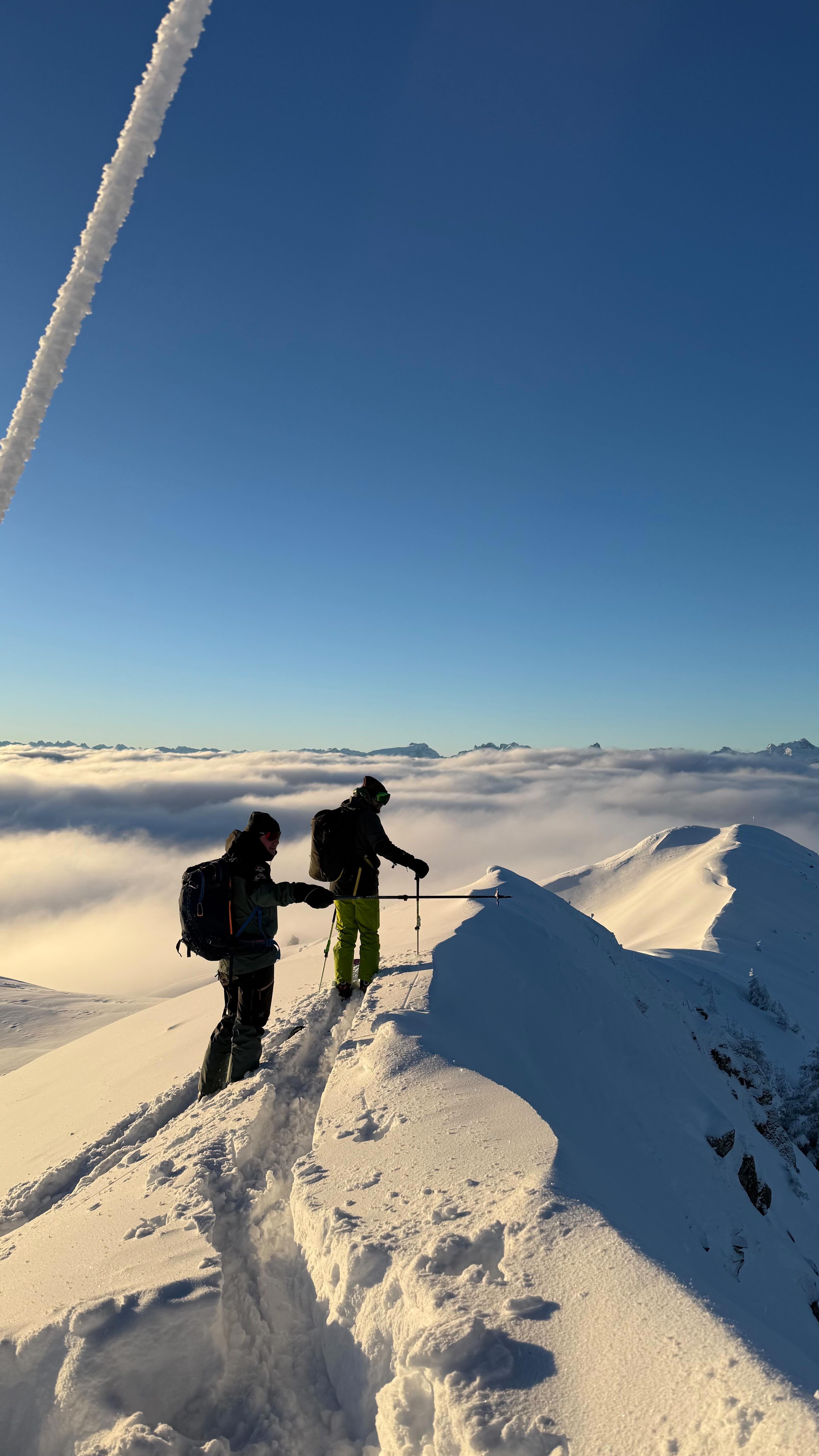 speechless 😍
#yourfriendsonpowderdays #sunrise #skitour #skimo #freeride #visitbregenzerwald #mountainlove