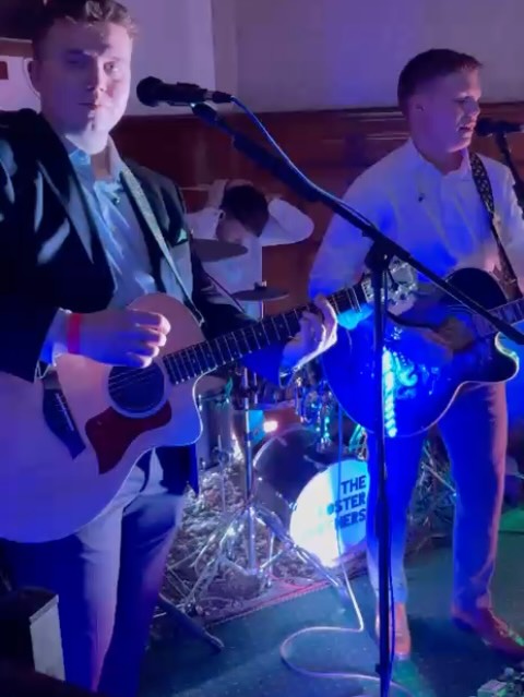 To the new Mr & Mrs Kemall! 🩷
•
After a 4 hour drive to the Brompton Barracks in the south-east, we couldn’t have asked for a better group of family and friends to entertain all night! Emily and Sam were full of energy from the second we walked in right until the end of the night! Thank you both for allowing us to celebrate your big day with you- it was truly an honour 🕺🏼🥂